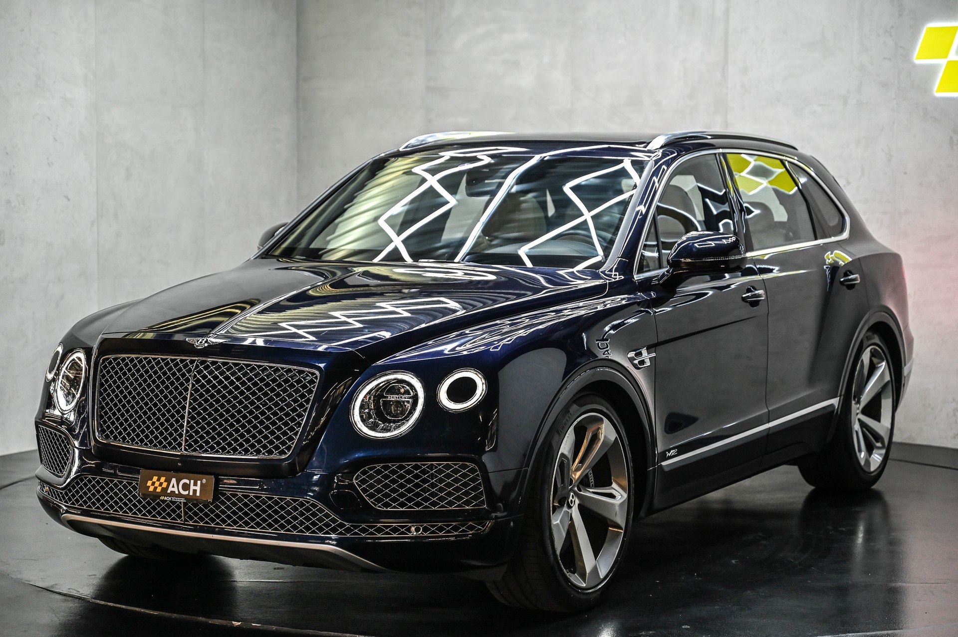 BENTLEY Bentayga 6.0 W12-showroom-element-2
