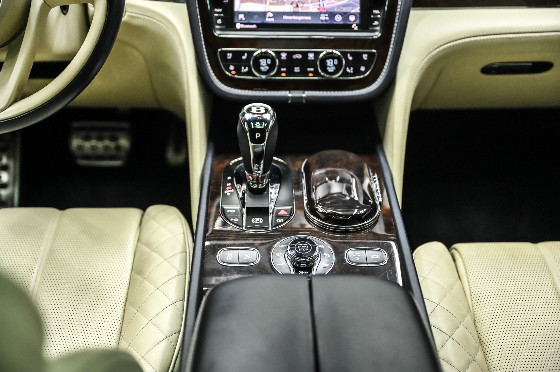 BENTLEY Bentayga 6.0 W12-image-26