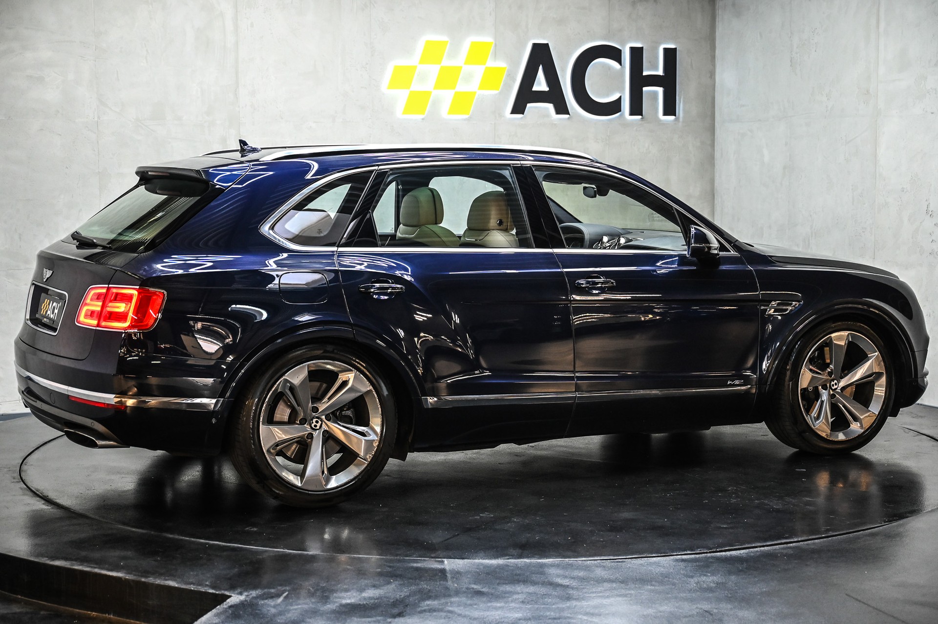 BENTLEY Bentayga 6.0 W12-image-9