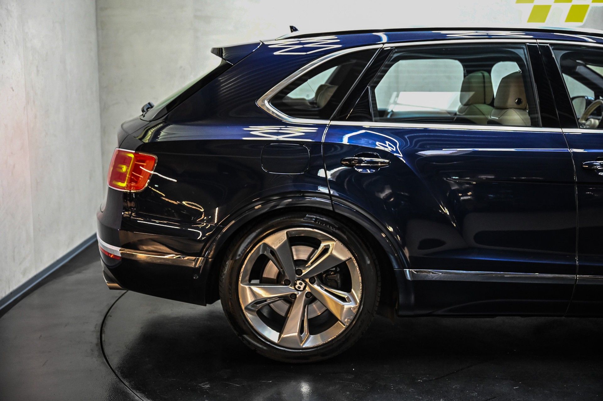 BENTLEY Bentayga 6.0 W12-image-13