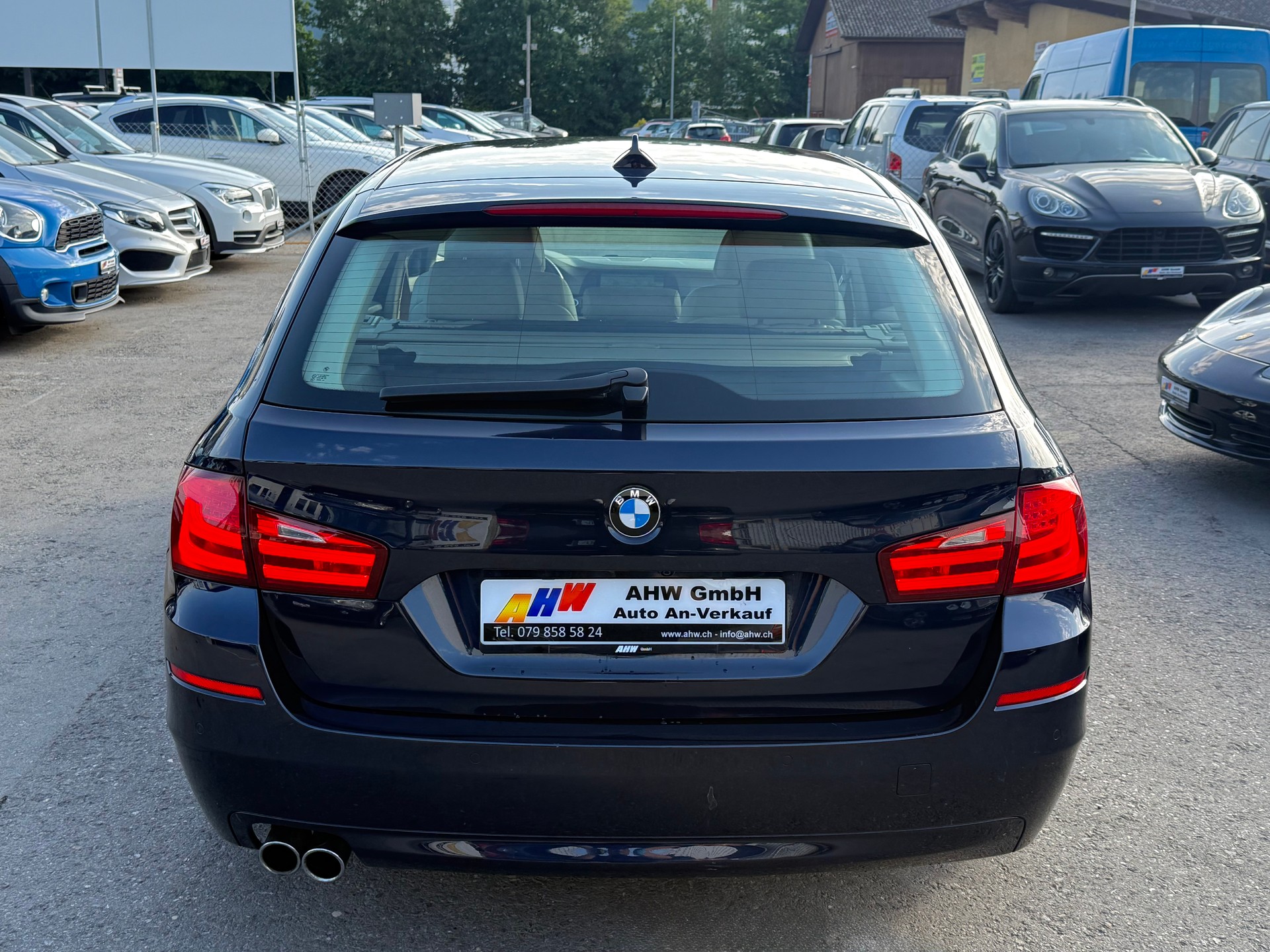 BMW 523i Touring Schaltgetriebe / Frisch ab MFK / 1.Hand / Servicegepflegt bei BMW / Rückfahrkamera / Keyless Go / Navi-image-4