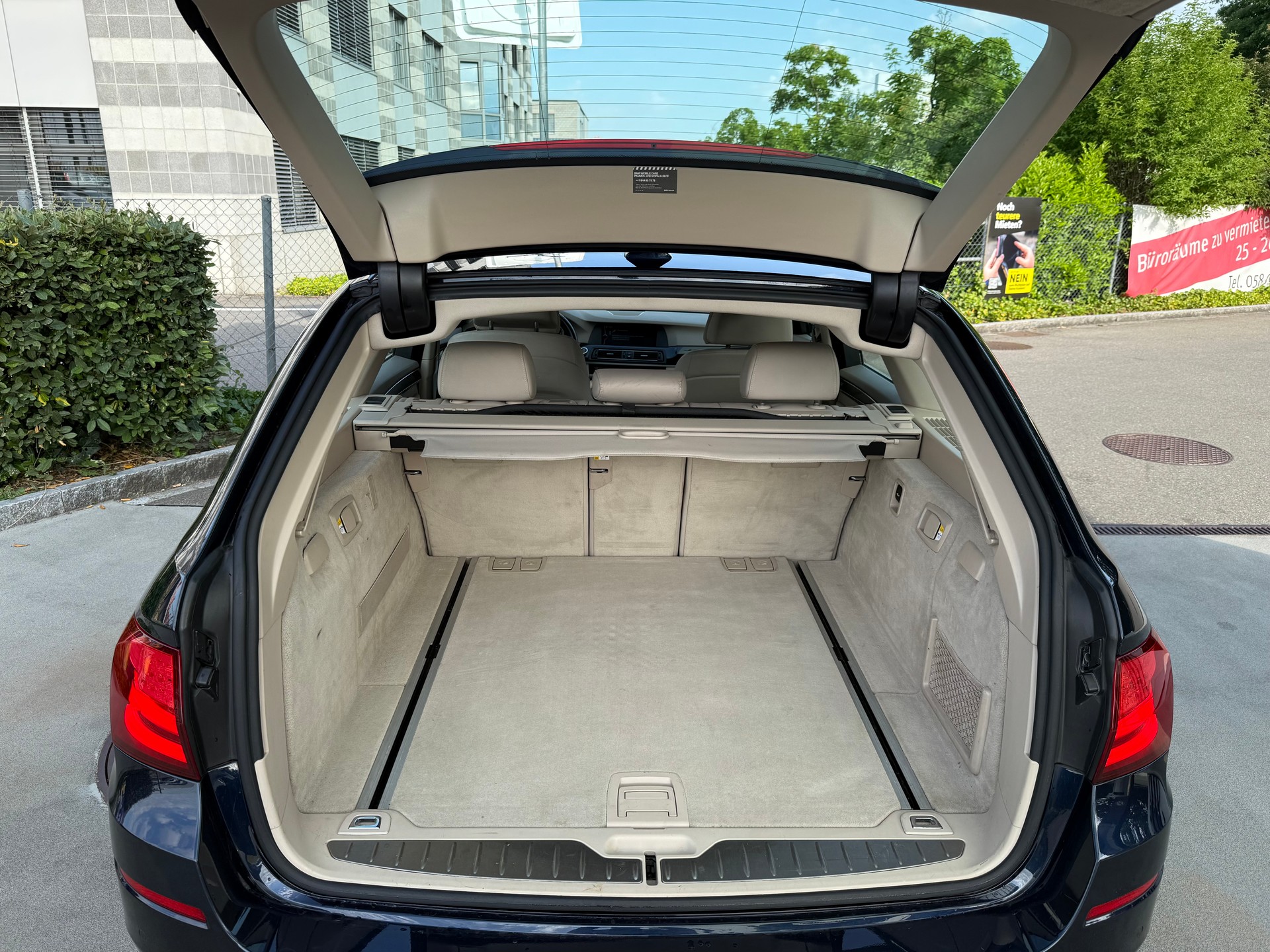 BMW 523i Touring Schaltgetriebe / Frisch ab MFK / 1.Hand / Servicegepflegt bei BMW / Rückfahrkamera / Keyless Go / Navi-image-13