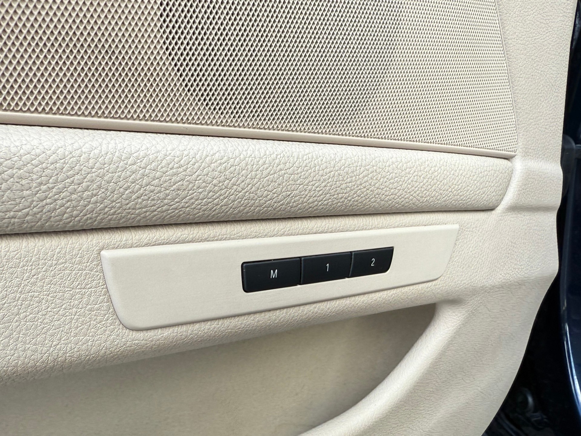 BMW 523i Touring Schaltgetriebe / Frisch ab MFK / 1.Hand / Servicegepflegt bei BMW / Rückfahrkamera / Keyless Go / Navi-image-11