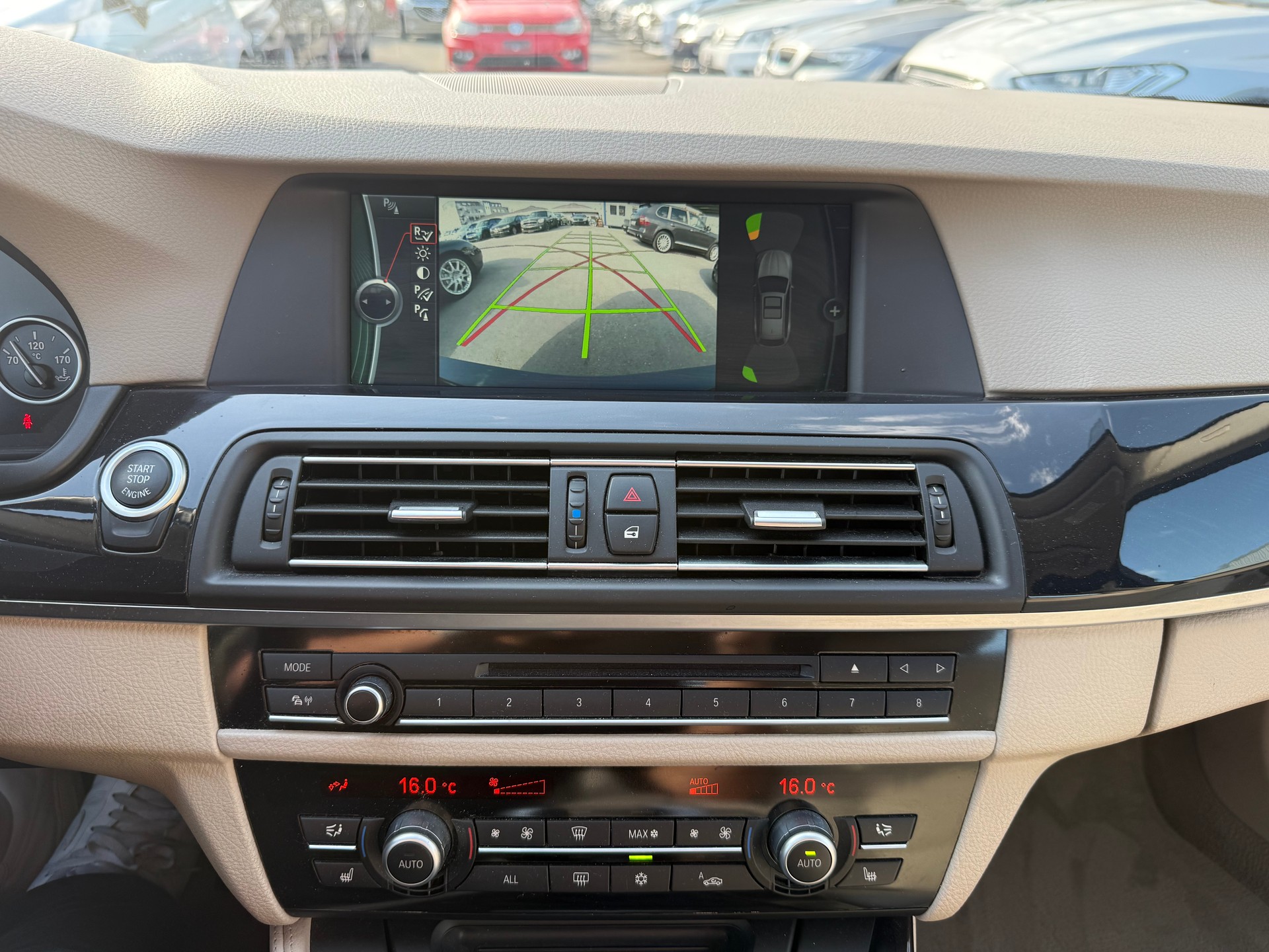 BMW 523i Touring Schaltgetriebe / Frisch ab MFK / 1.Hand / Servicegepflegt bei BMW / Rückfahrkamera / Keyless Go / Navi-image-8