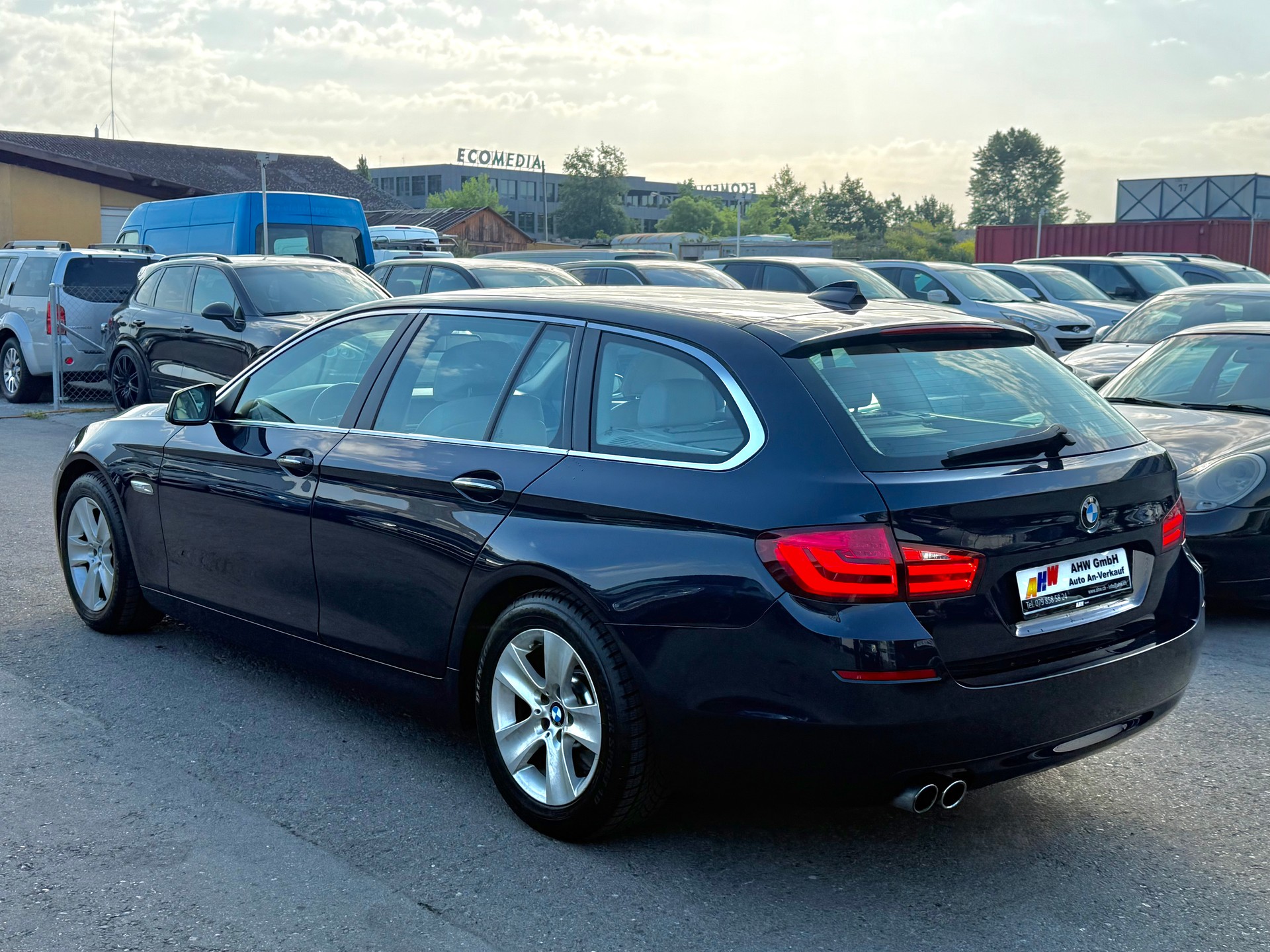 BMW 523i Touring Schaltgetriebe / Frisch ab MFK / 1.Hand / Servicegepflegt bei BMW / Rückfahrkamera / Keyless Go / Navi-image-5