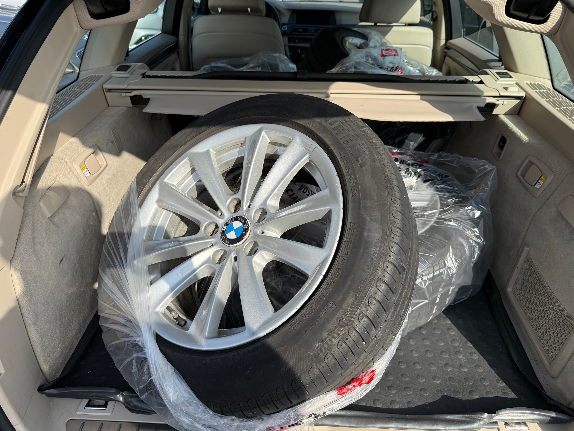 BMW 523i Touring Schaltgetriebe / Frisch ab MFK / 1.Hand / Servicegepflegt bei BMW / Rückfahrkamera / Keyless Go / Navi-image-14