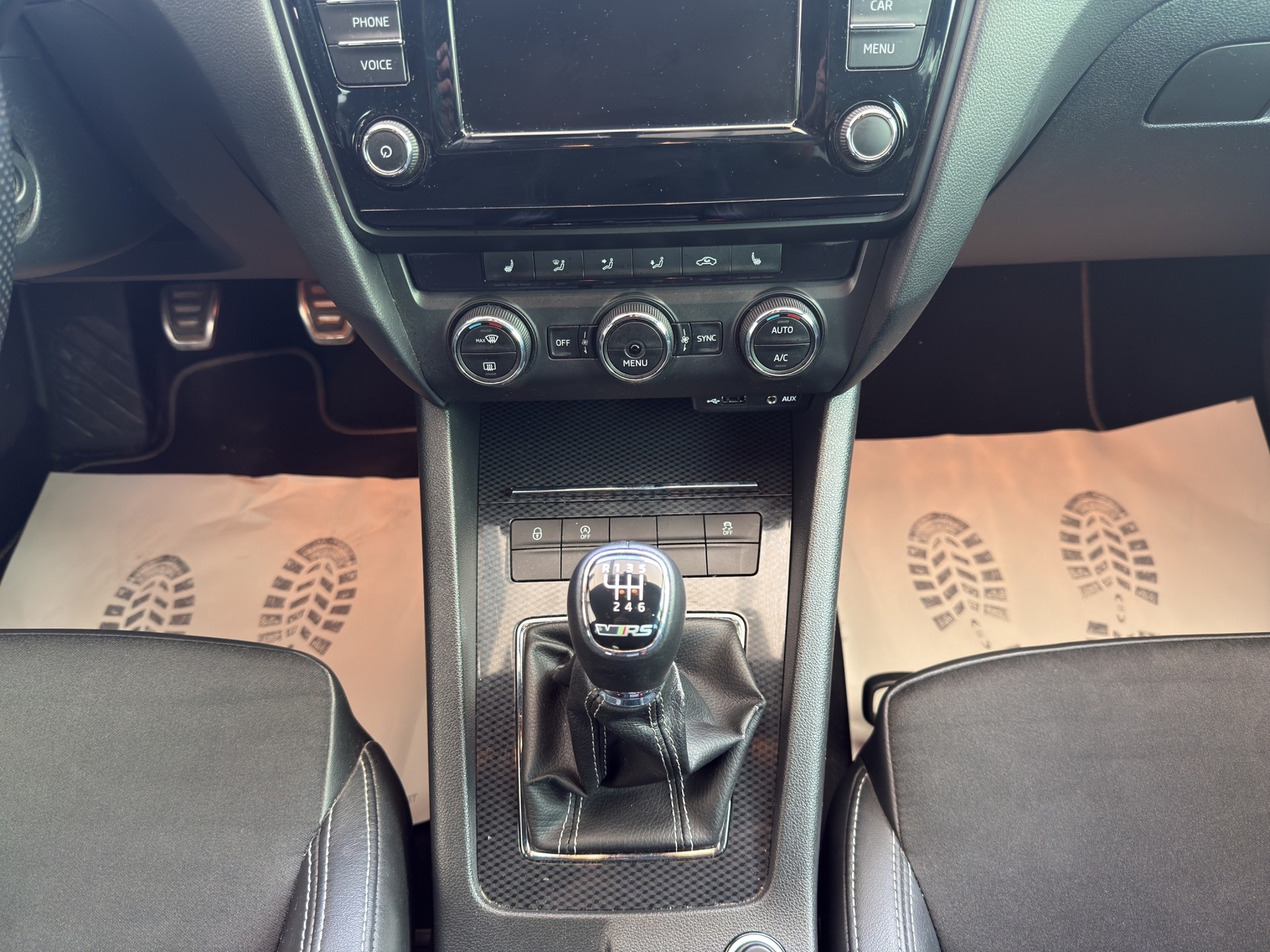 SKODA Octavia Combi 2.0 TSI RS-image-10