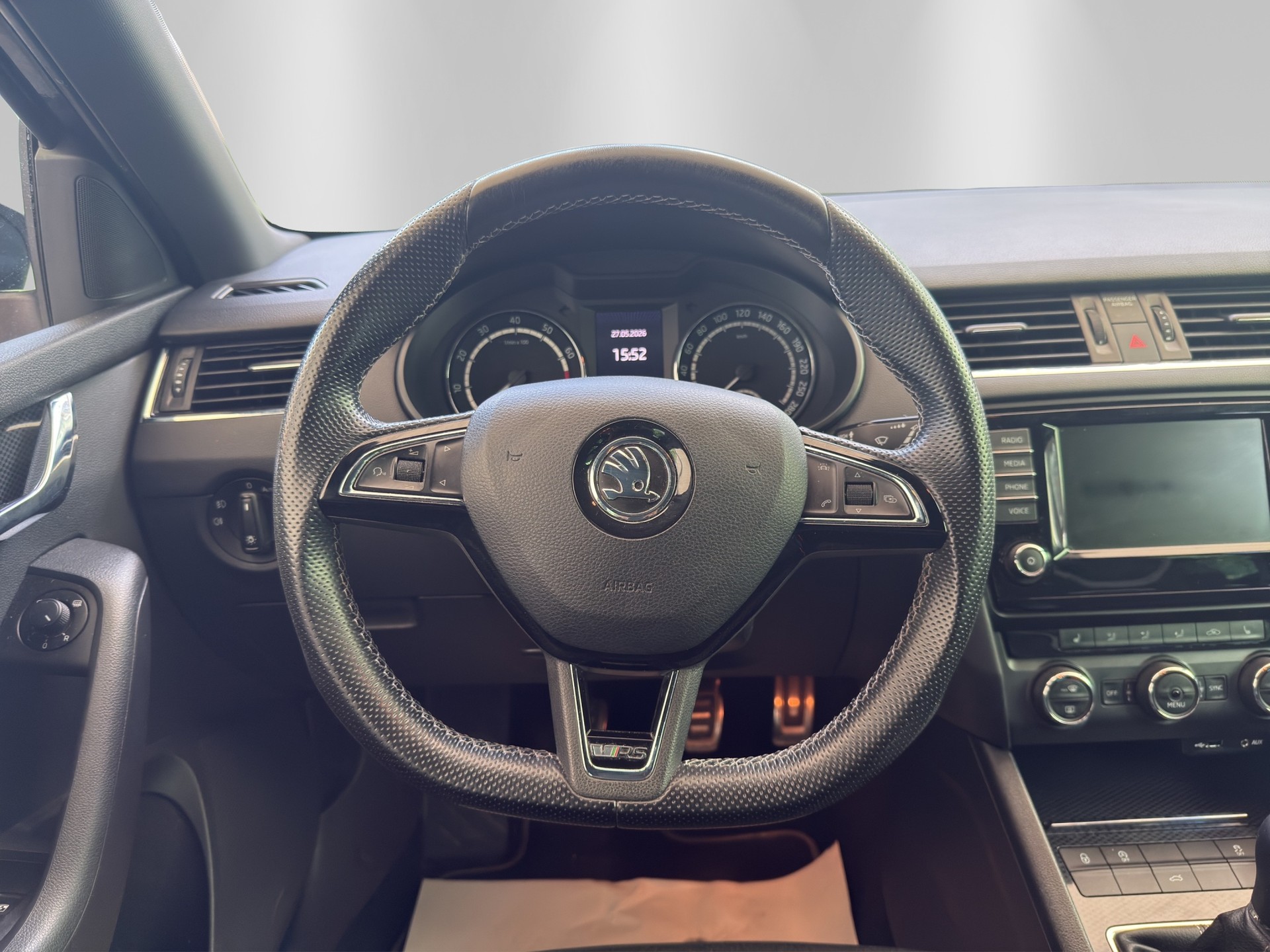SKODA Octavia Combi 2.0 TSI RS-image-9