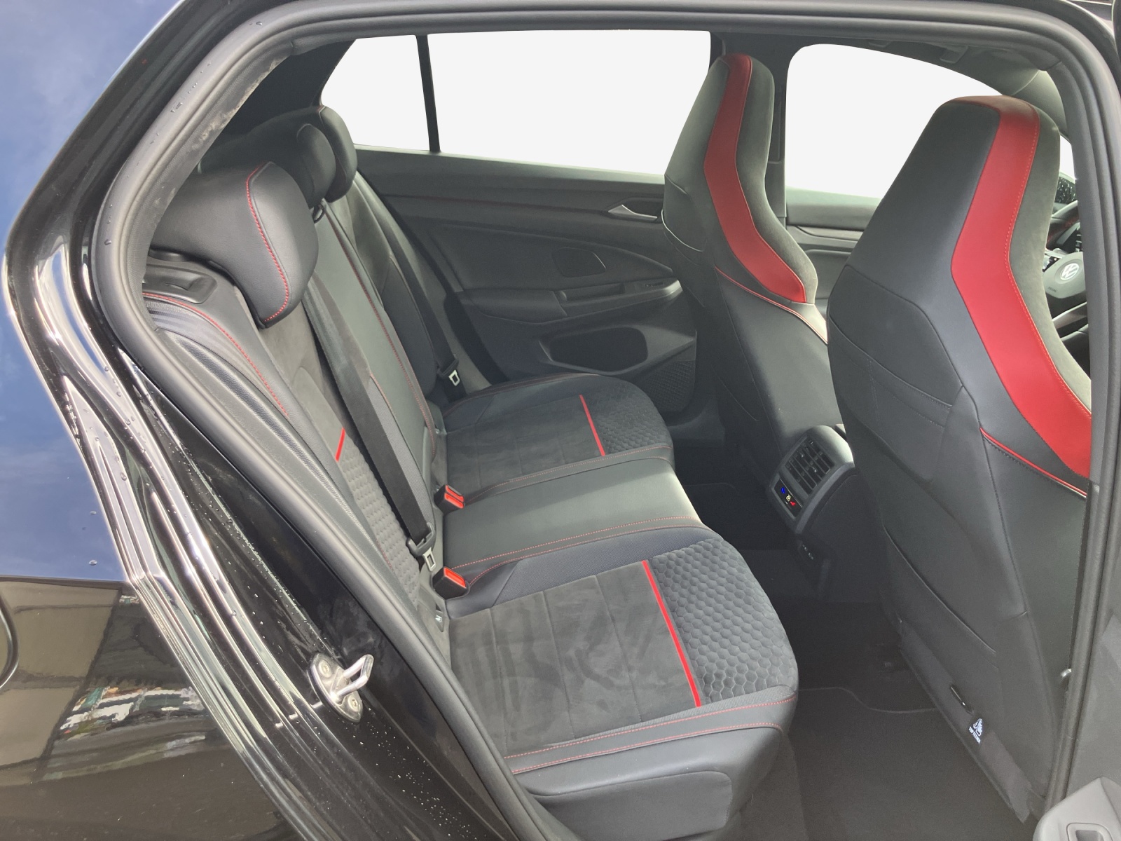 VW Golf 2.0 TSI GTI Clubsport DSG-image-13