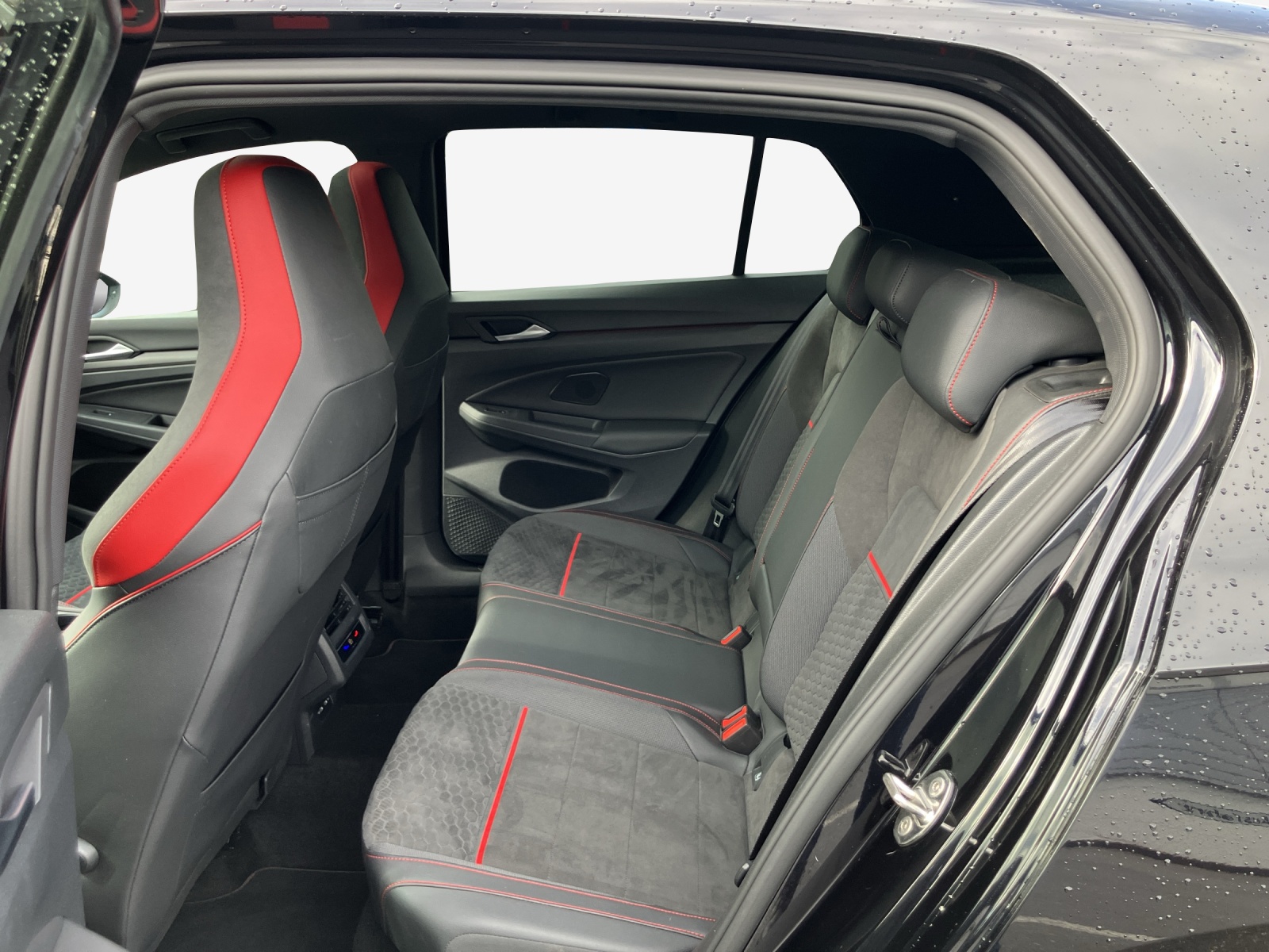 VW Golf 2.0 TSI GTI Clubsport DSG-image-11