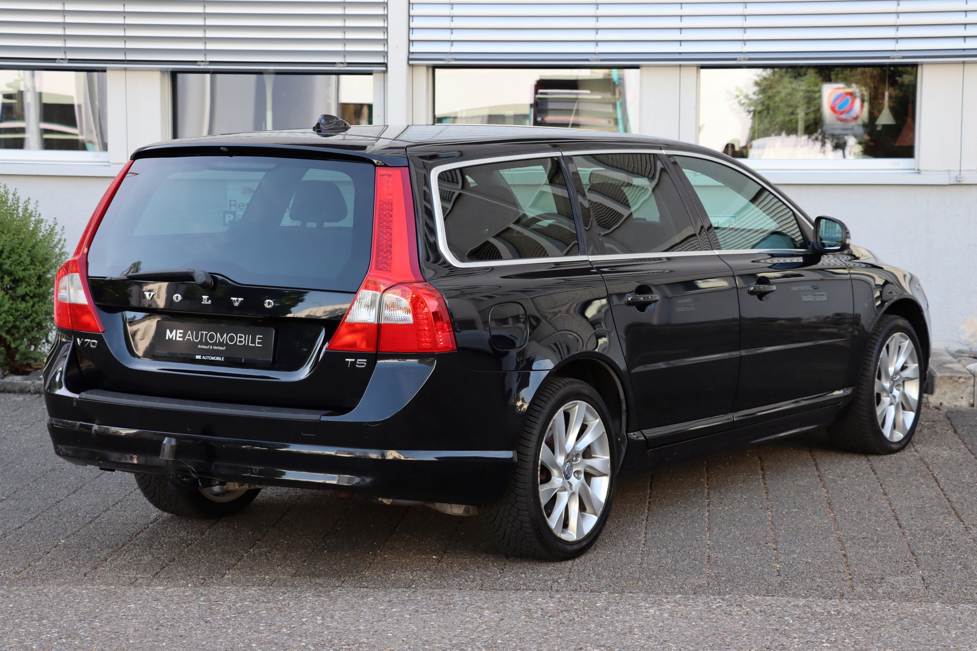 VOLVO V70 T5 Momentum Powershift-image-3