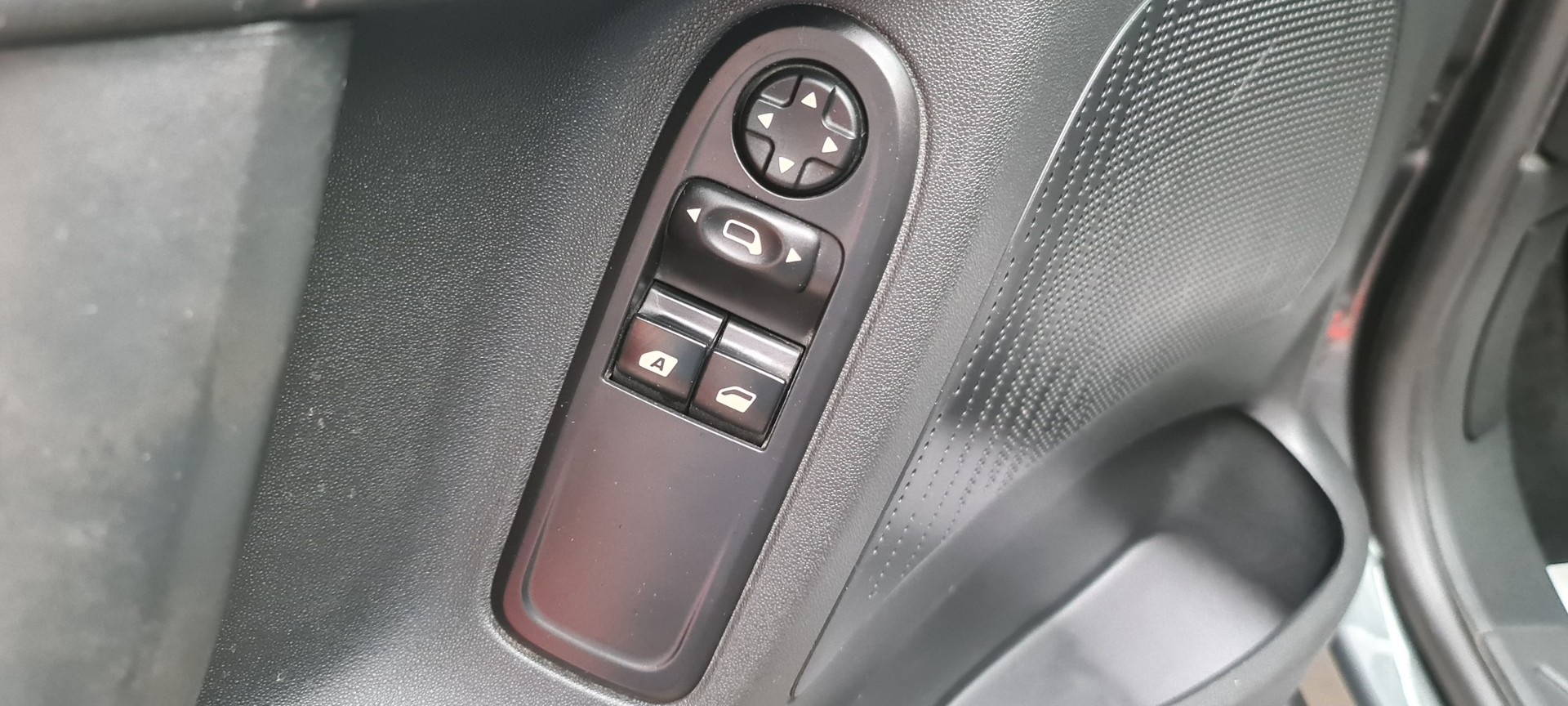 CITROEN C3 1.2i Exclusive ETG5-image-16