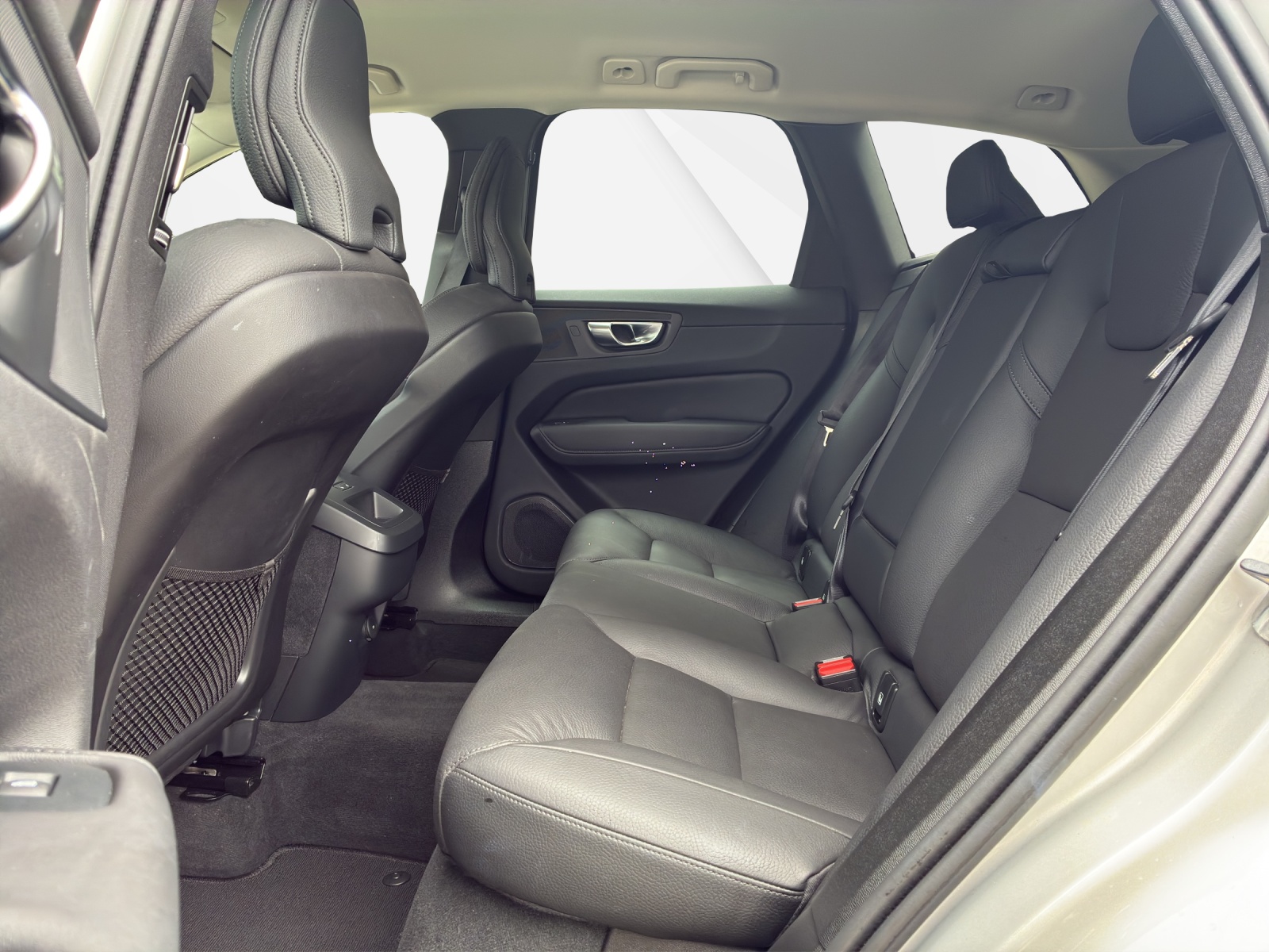 VOLVO XC60 2.0 B5 MH Plus Dark AWD-image-13