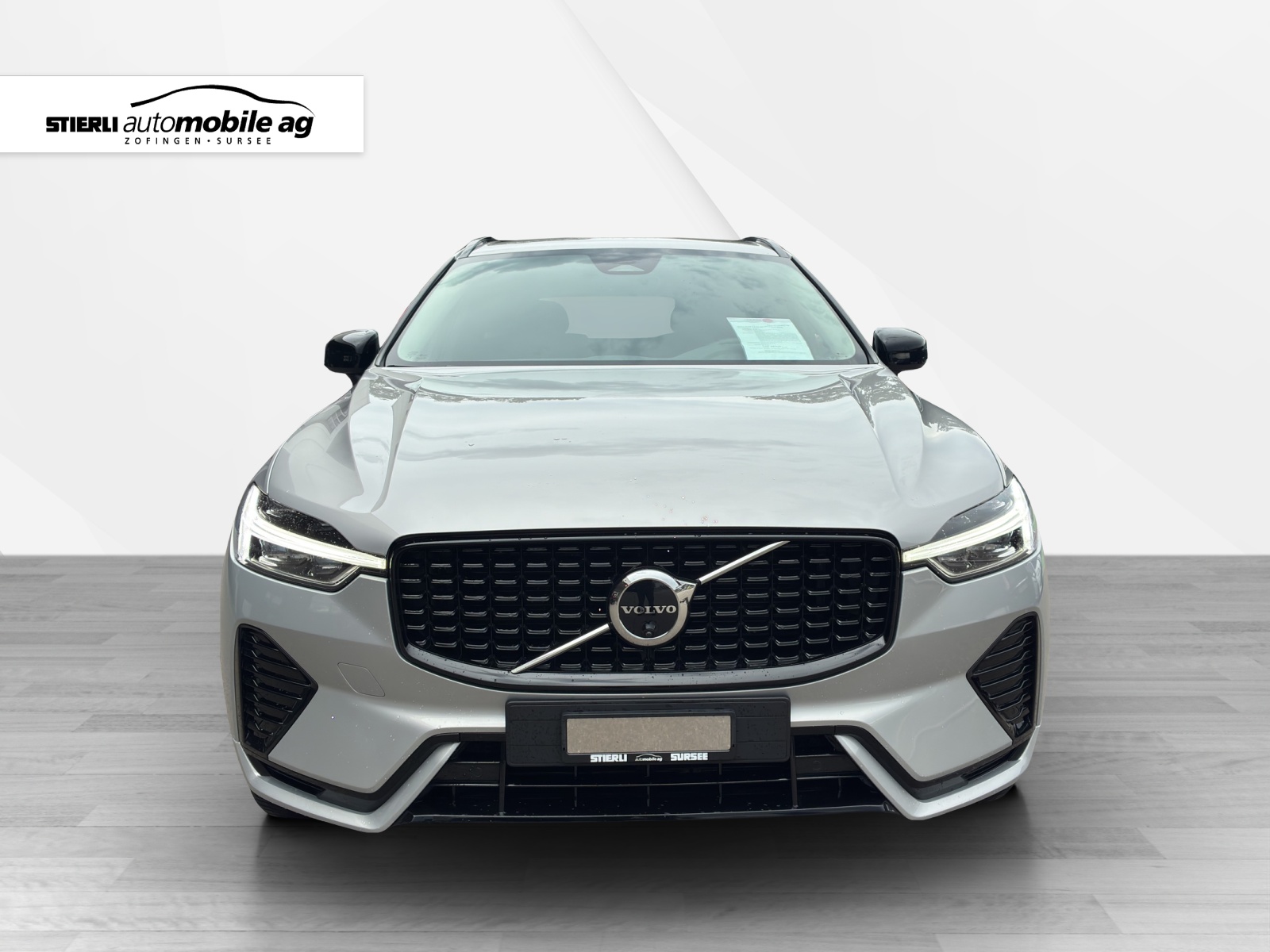 VOLVO XC60 2.0 B5 MH Plus Dark AWD-showroom-element-1