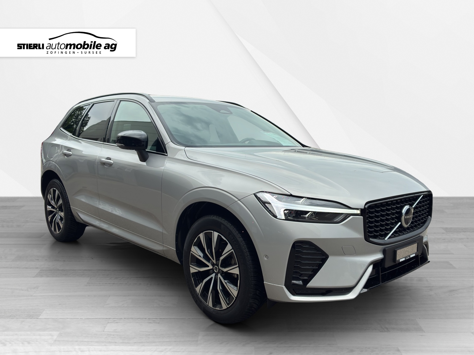 VOLVO XC60 2.0 B5 MH Plus Dark AWD-showroom-element-2