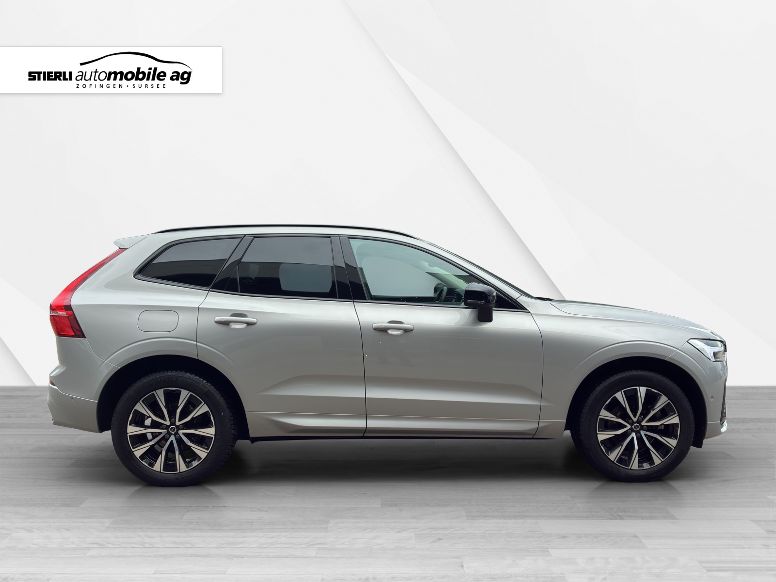 VOLVO XC60 2.0 B5 MH Plus Dark AWD-showroom-element-3