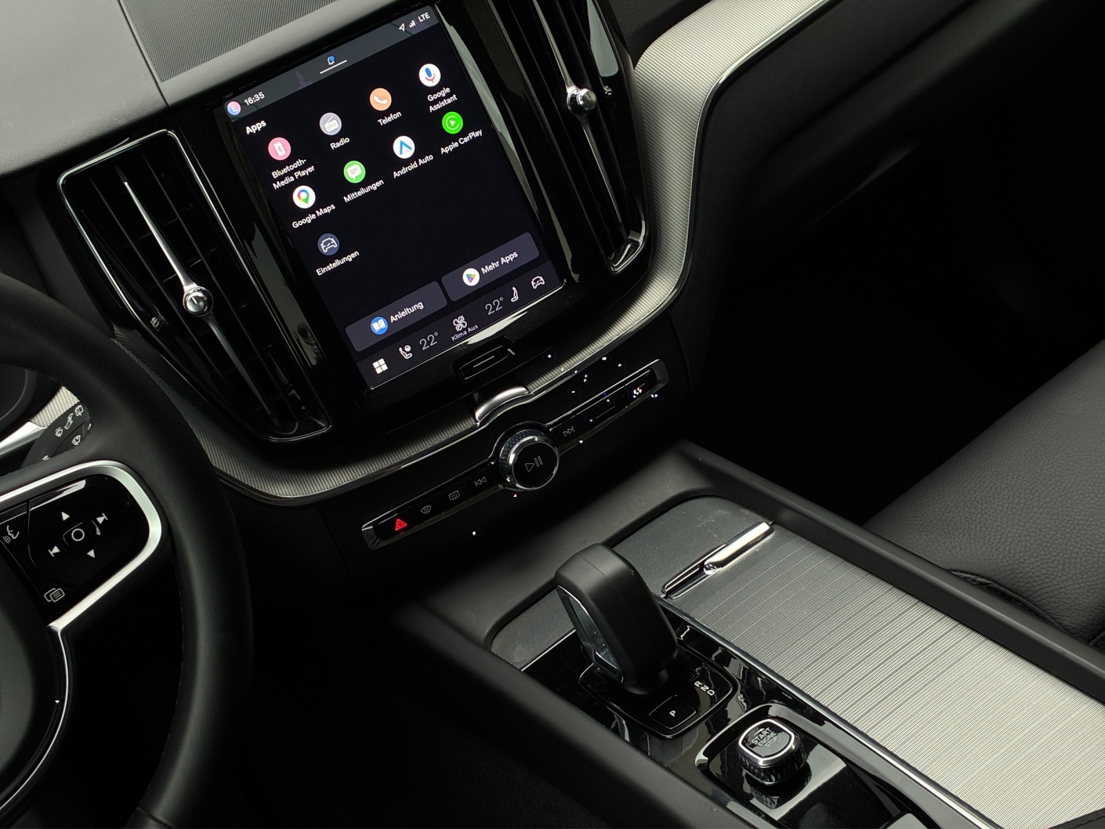 VOLVO XC60 2.0 B5 MH Plus Dark AWD-image-16