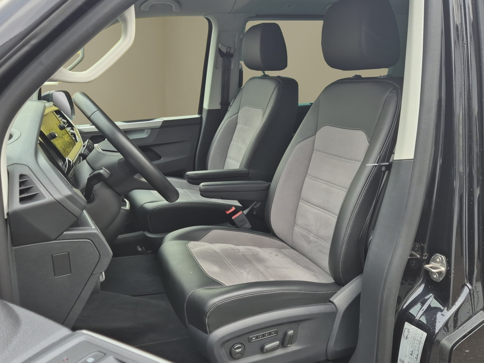 VW T6.1 Multivan 2.0 Bi-TDI Comfortline 4Motion DSG-image-9