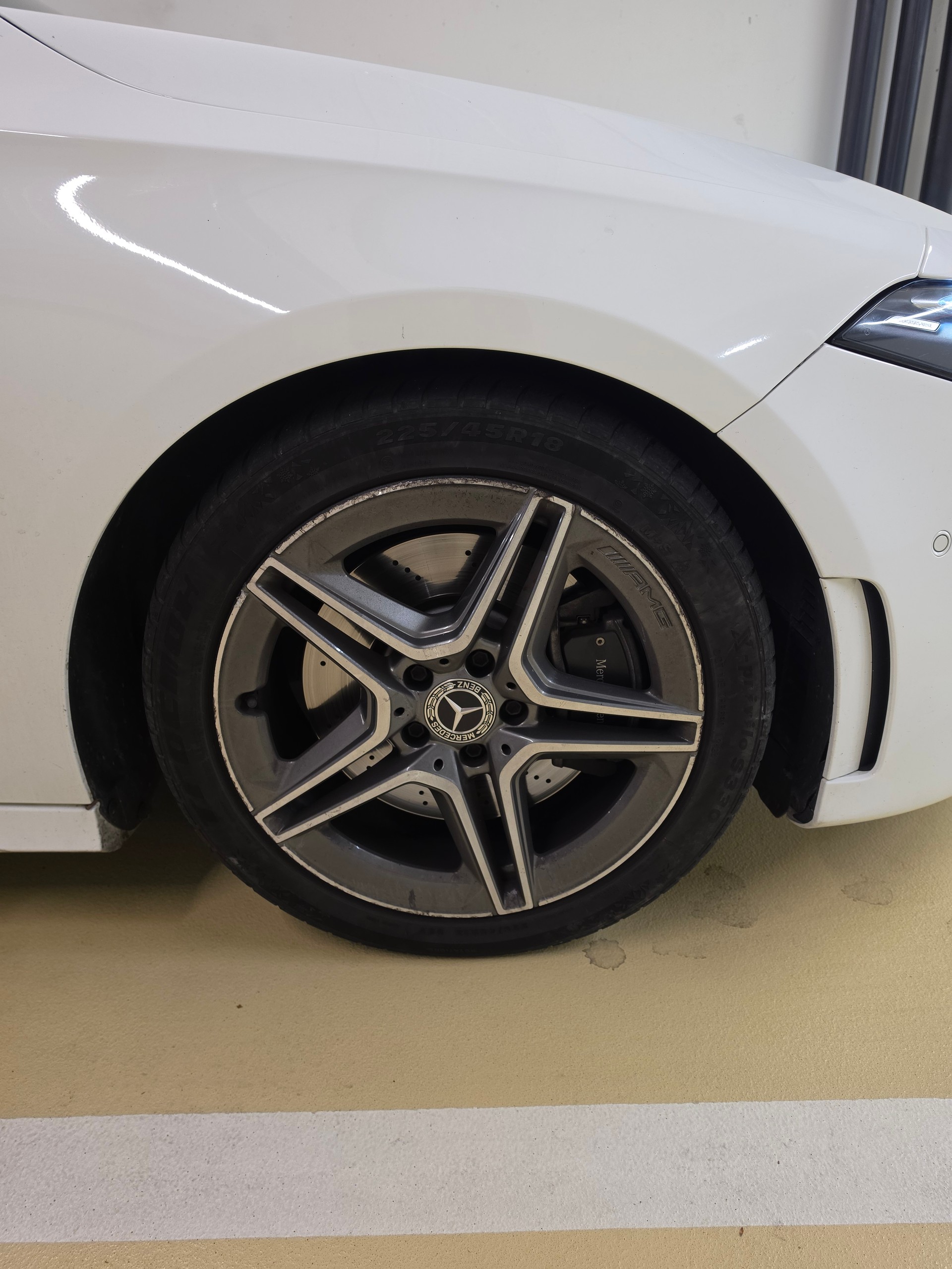 MERCEDES-BENZ A 250 AMG Line-image-8