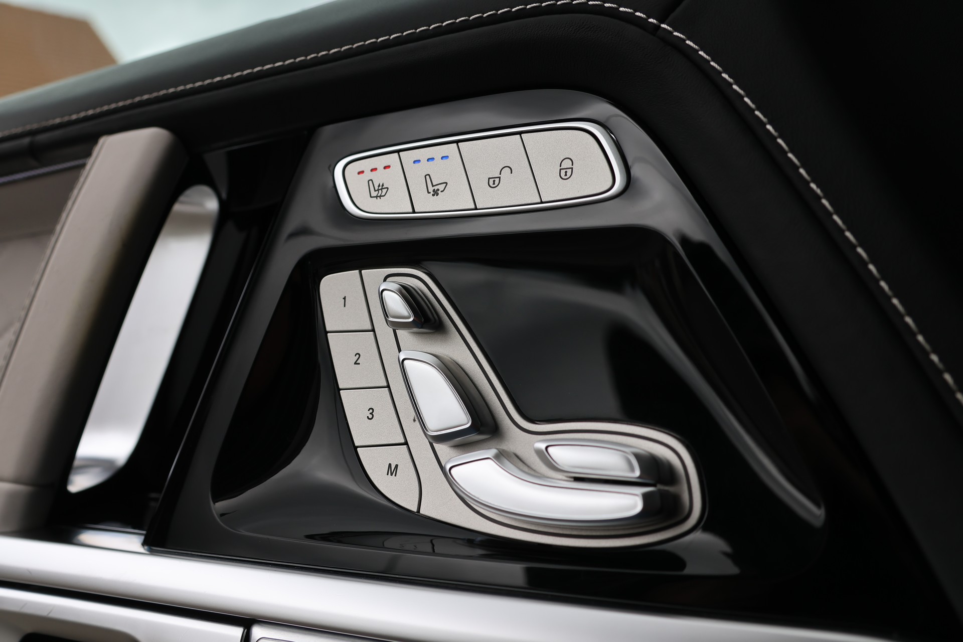 MERCEDES-BENZ G 63 AMG Speedshift Plus G-Tronic "G Manufaktur"-image-12