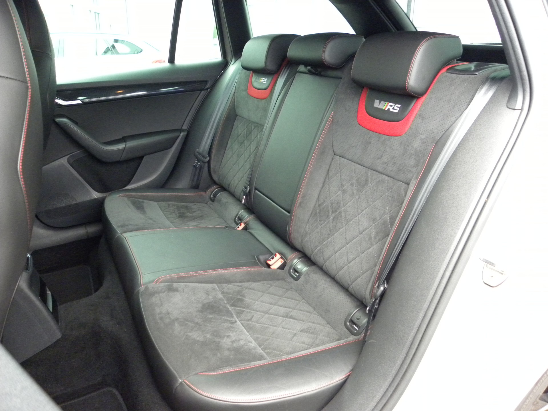 SKODA Octavia Combi 2.0 TSI RS DSG ABT-image-9