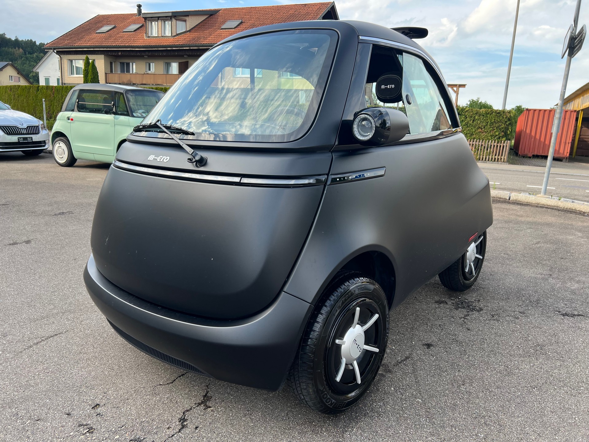 MICRO Microlino 15 kWh Long Range-showroom-element-1