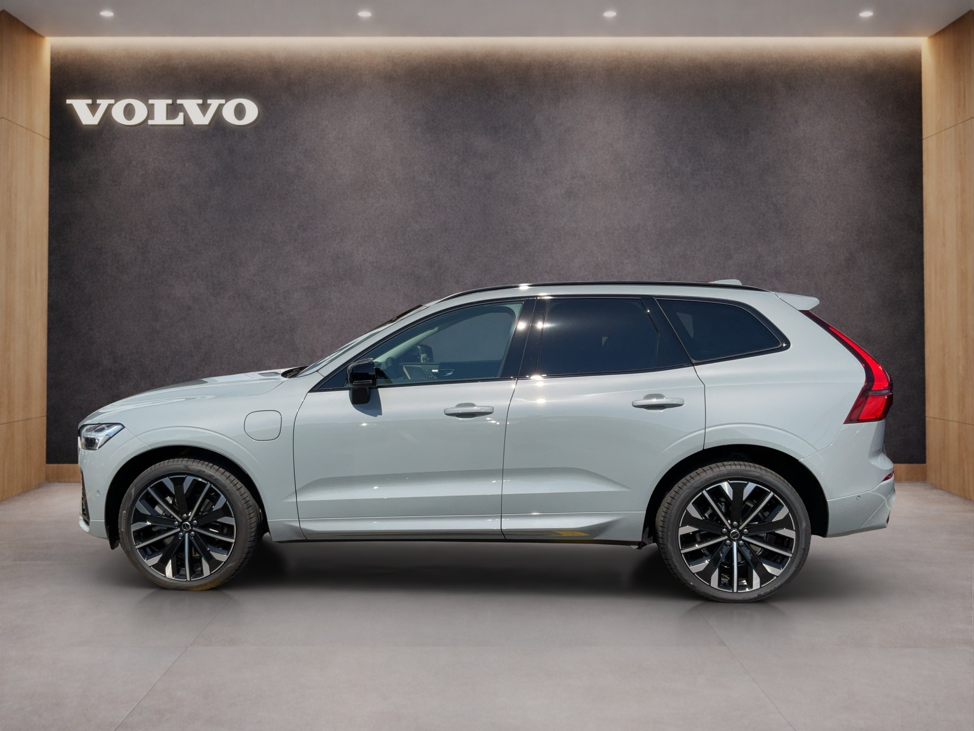 VOLVO XC60 2.0 T6 TE Ultra Dark eAWD-showroom-element-2