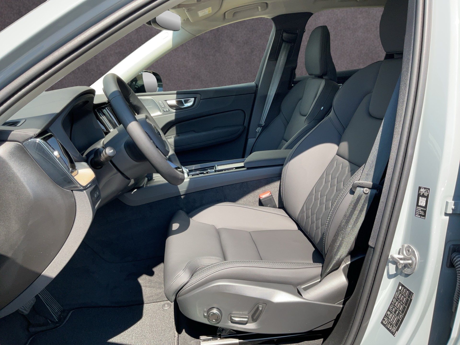 VOLVO XC60 2.0 T6 TE Ultra Dark eAWD-image-10