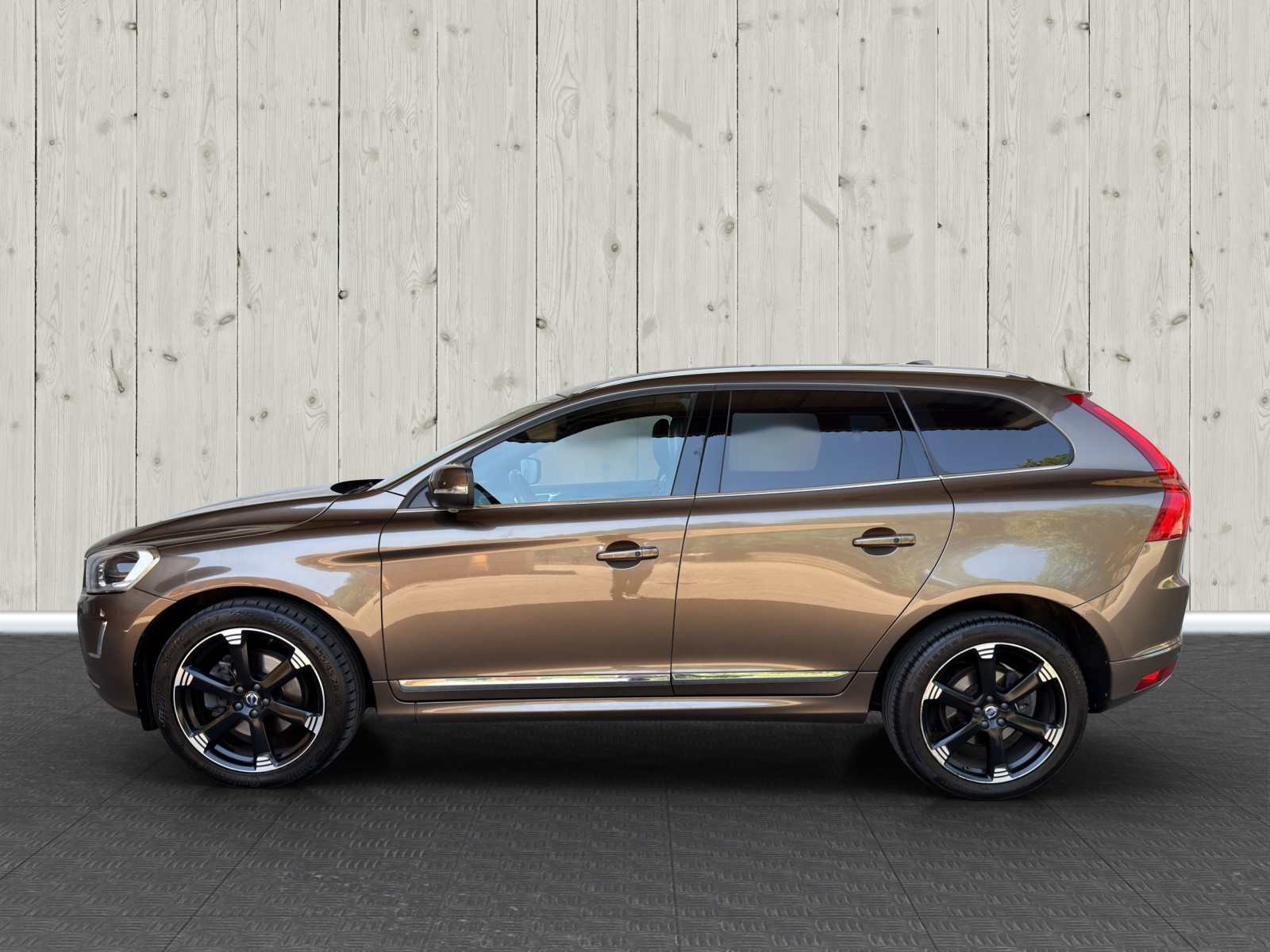 VOLVO XC60 D5 AWD Summum Geartronic-image-3