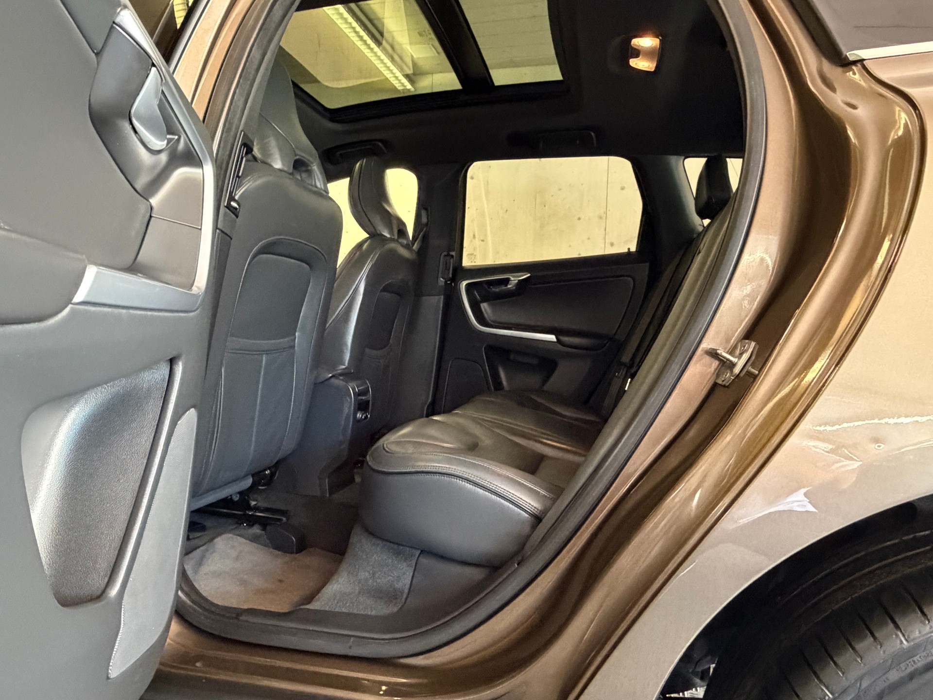 VOLVO XC60 D5 AWD Summum Geartronic-image-13