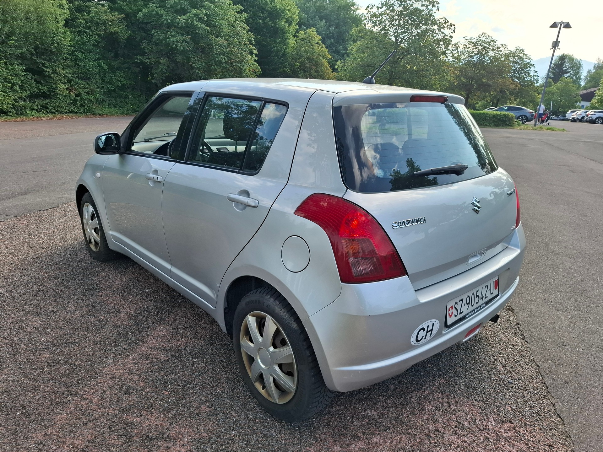 SUZUKI Swift 1.3i 16V GL 4x4-image-6