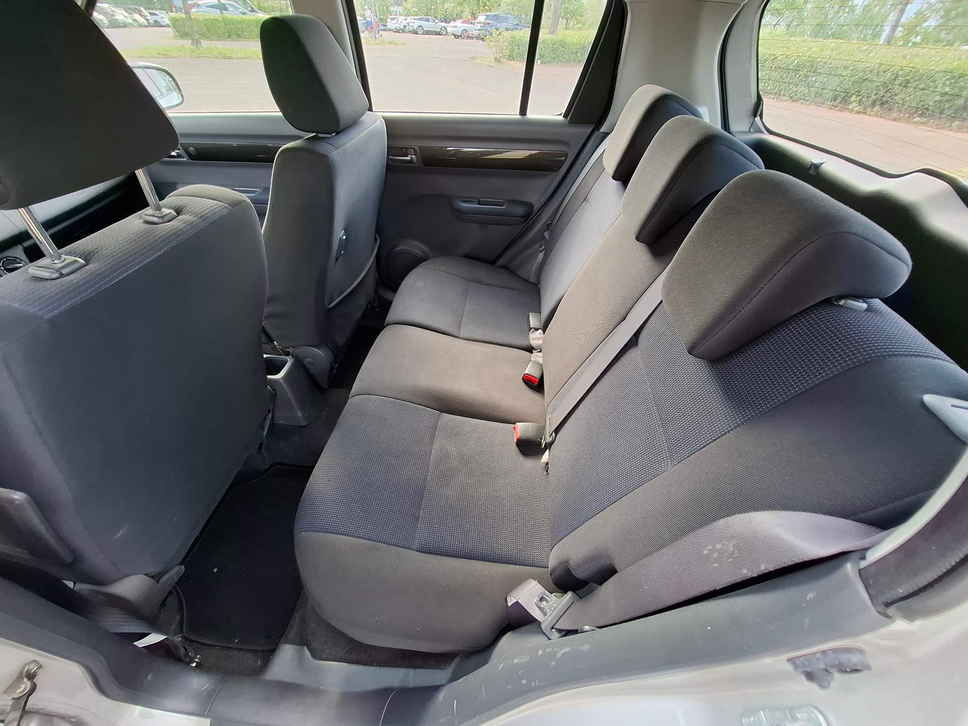 SUZUKI Swift 1.3i 16V GL 4x4-image-10