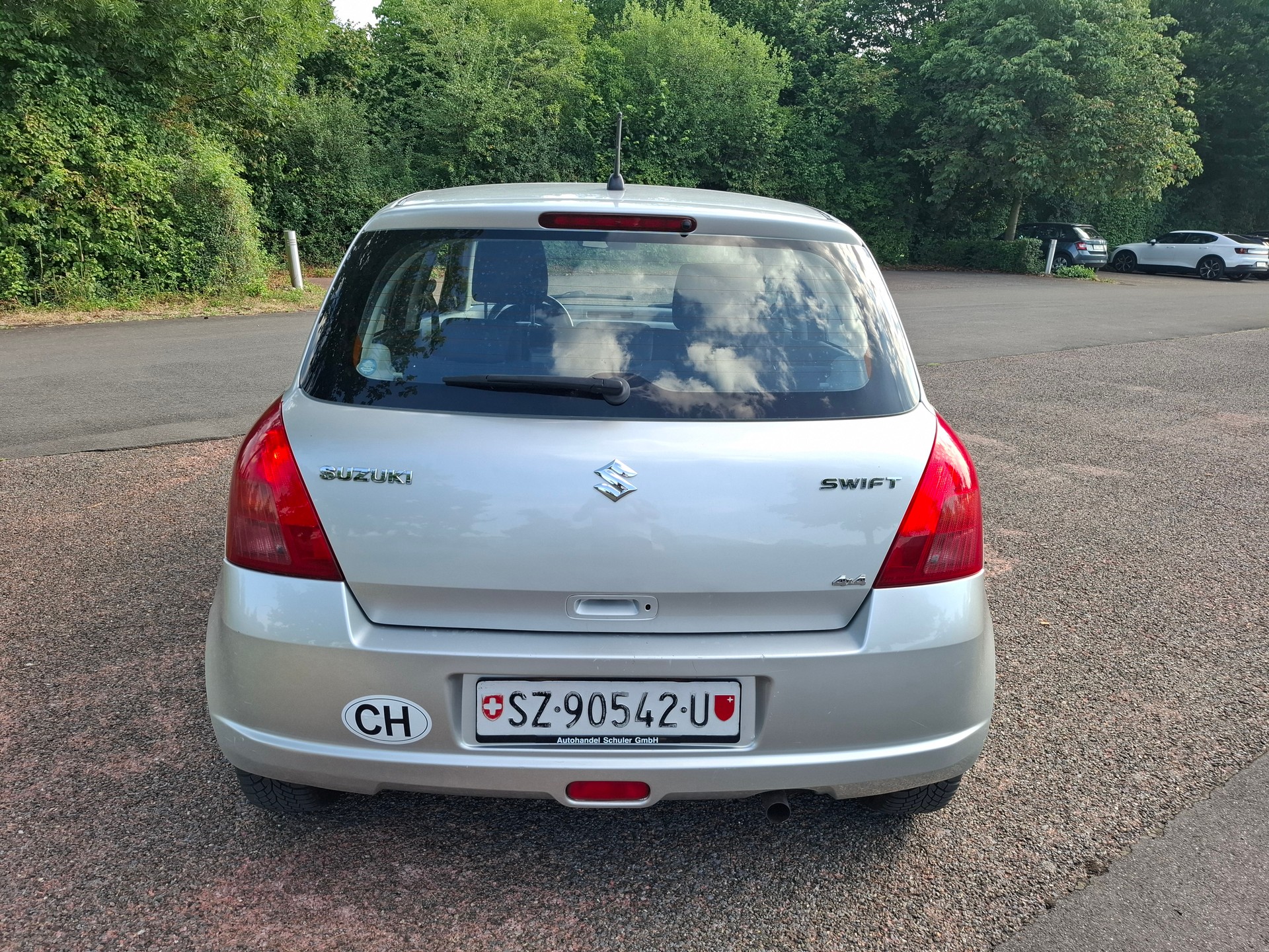 SUZUKI Swift 1.3i 16V GL 4x4-image-7