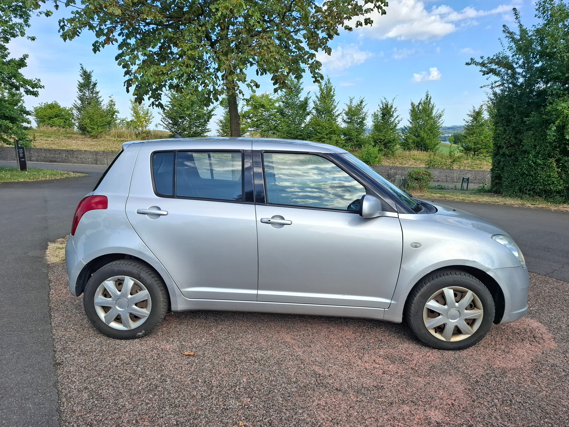 SUZUKI Swift 1.3i 16V GL 4x4-image-4