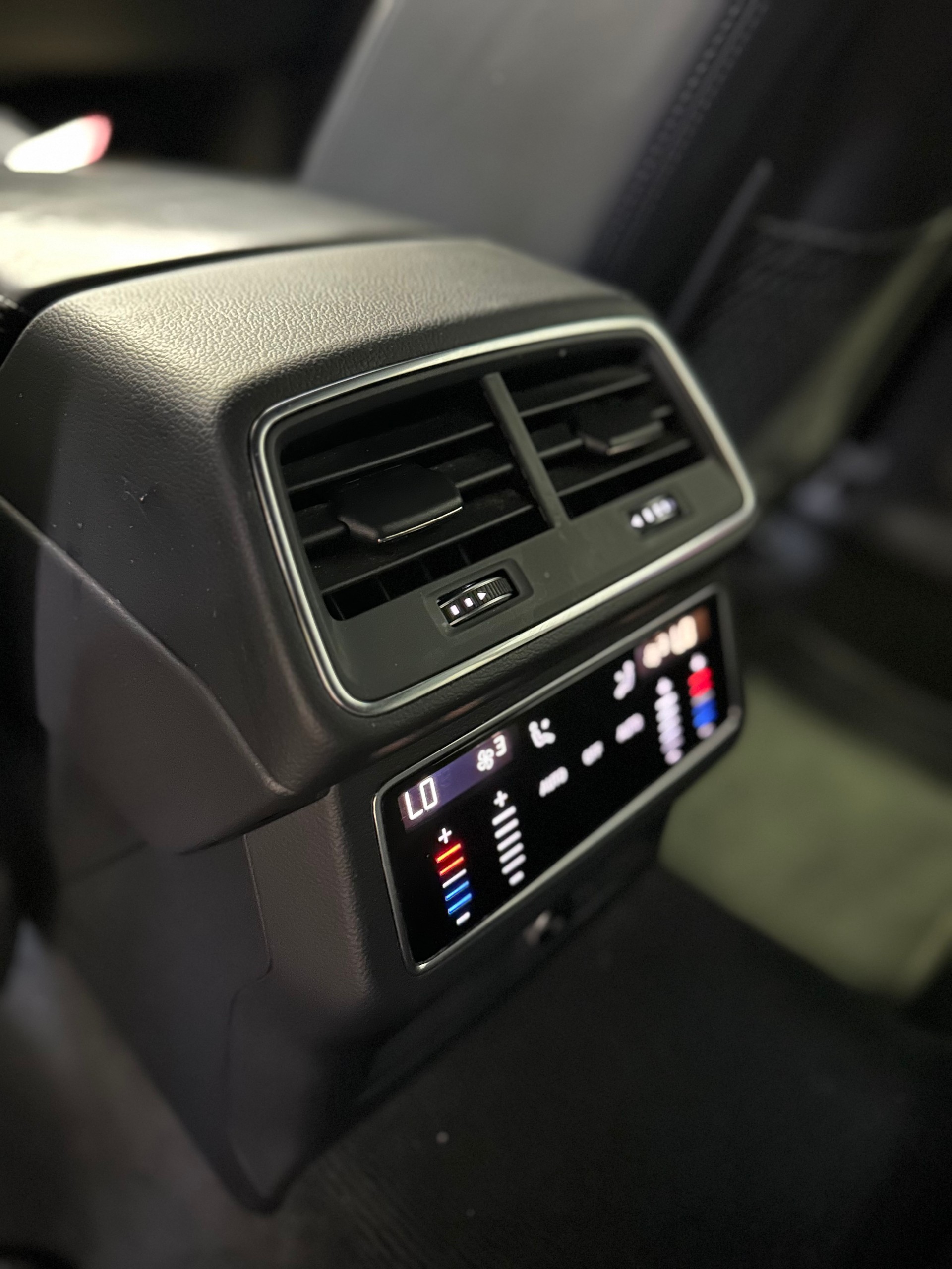 AUDI A6 Avant 40 TDI quattro S-tronic-image-16