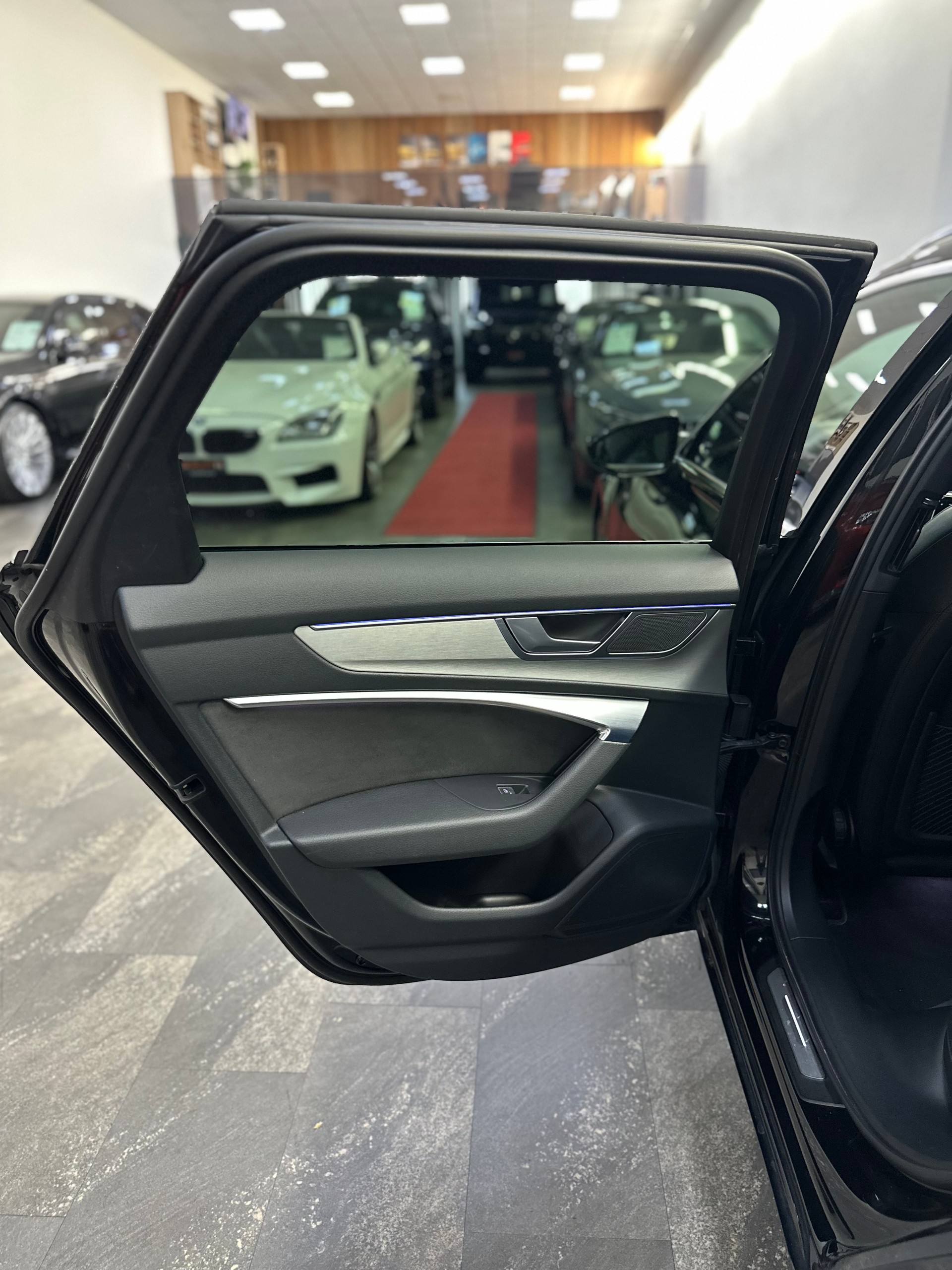 AUDI A6 Avant 40 TDI quattro S-tronic-image-23