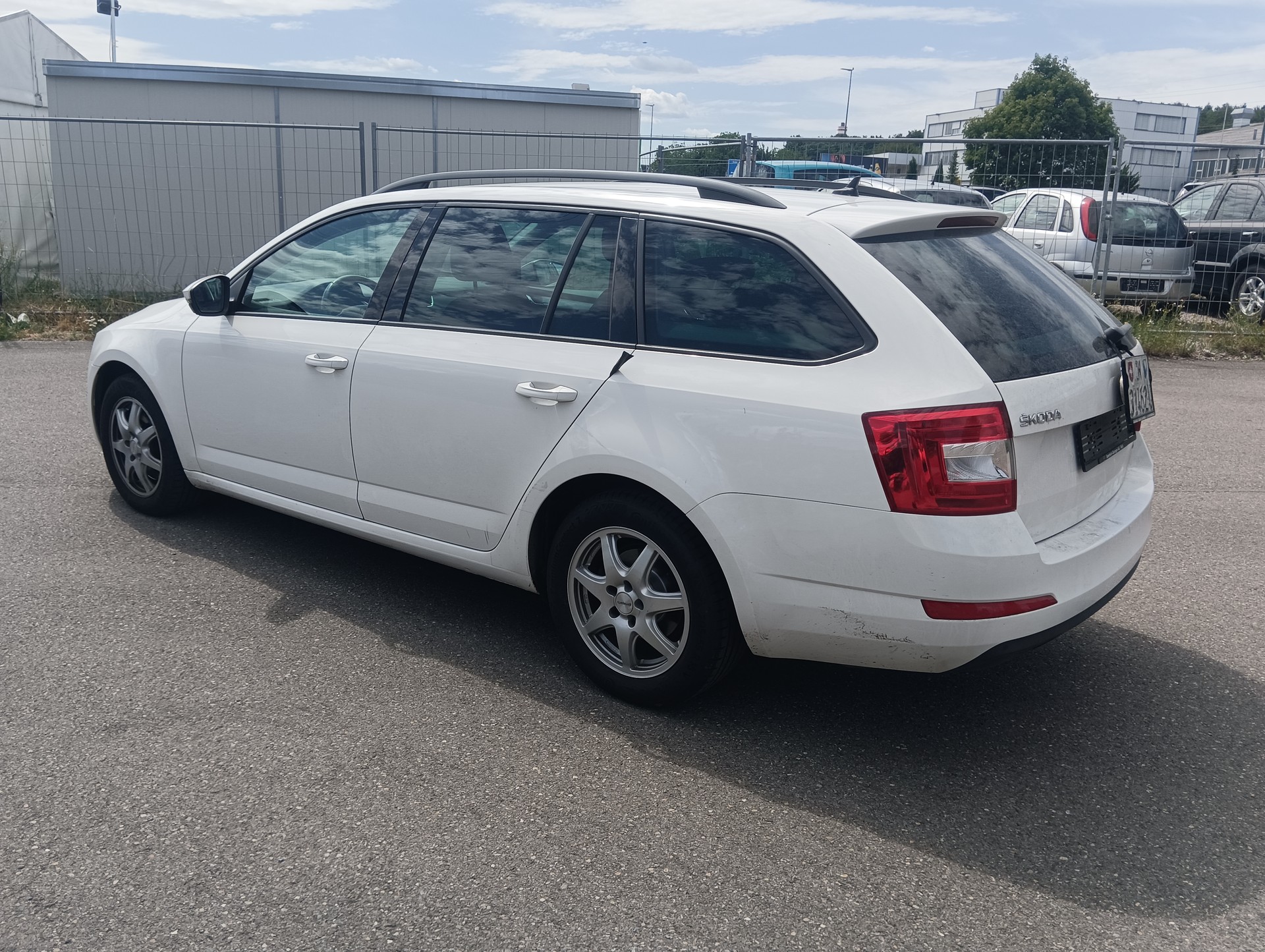 SKODA Octavia Combi 2.0 TDI Swiss Joy 4x4 DSG-image-4