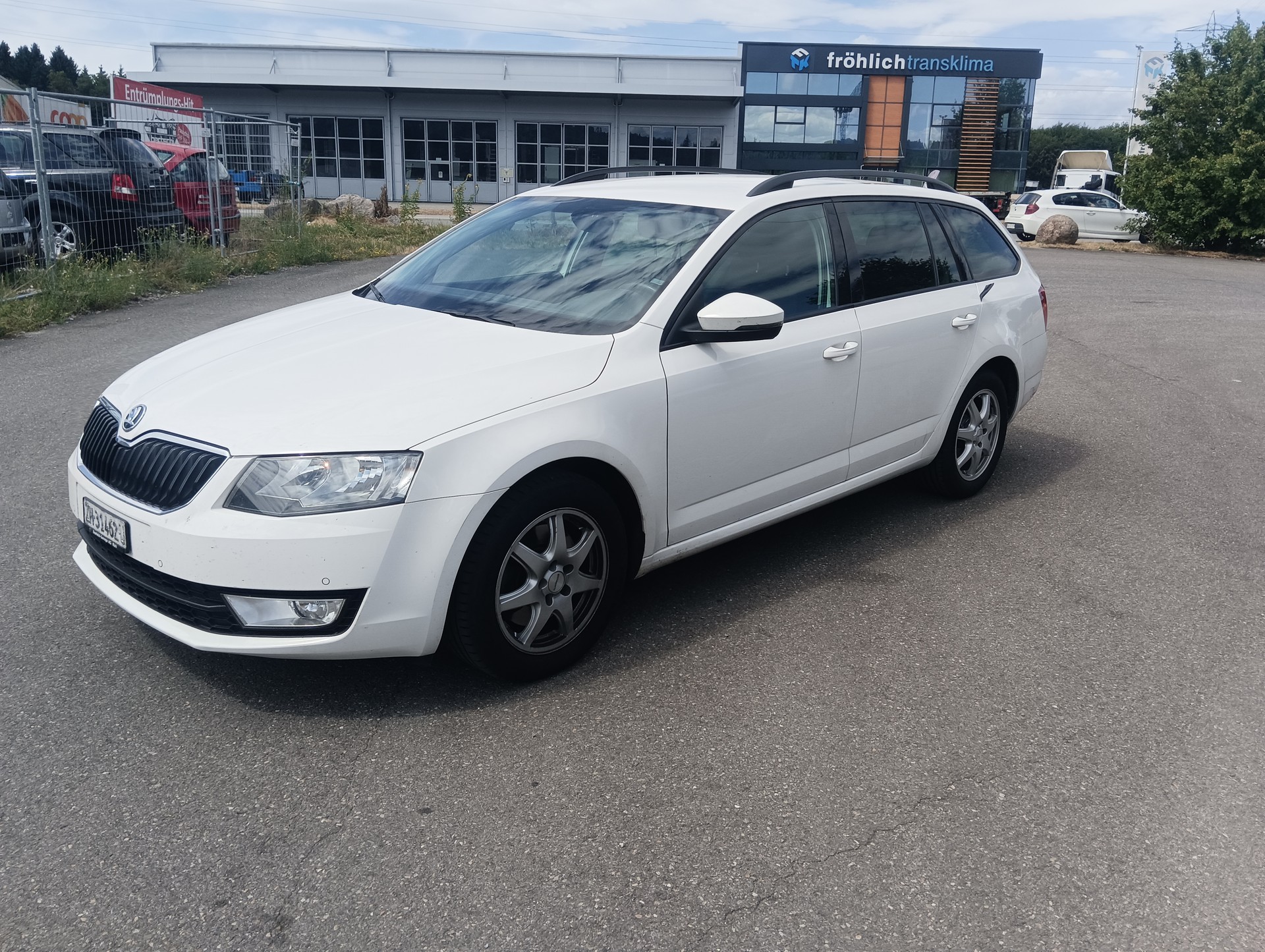 SKODA Octavia Combi 2.0 TDI Swiss Joy 4x4 DSG-image-3