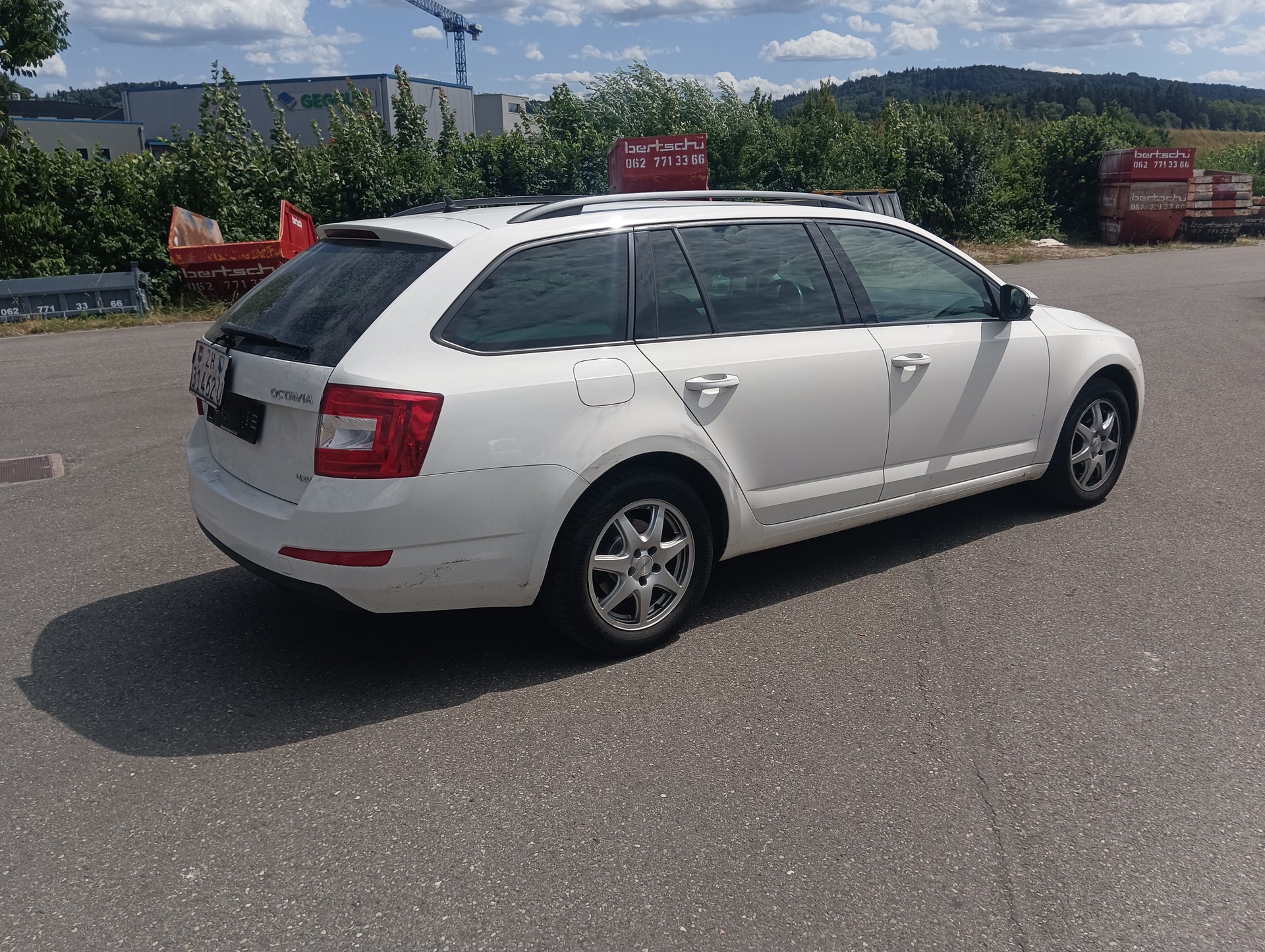 SKODA Octavia Combi 2.0 TDI Swiss Joy 4x4 DSG-image-2