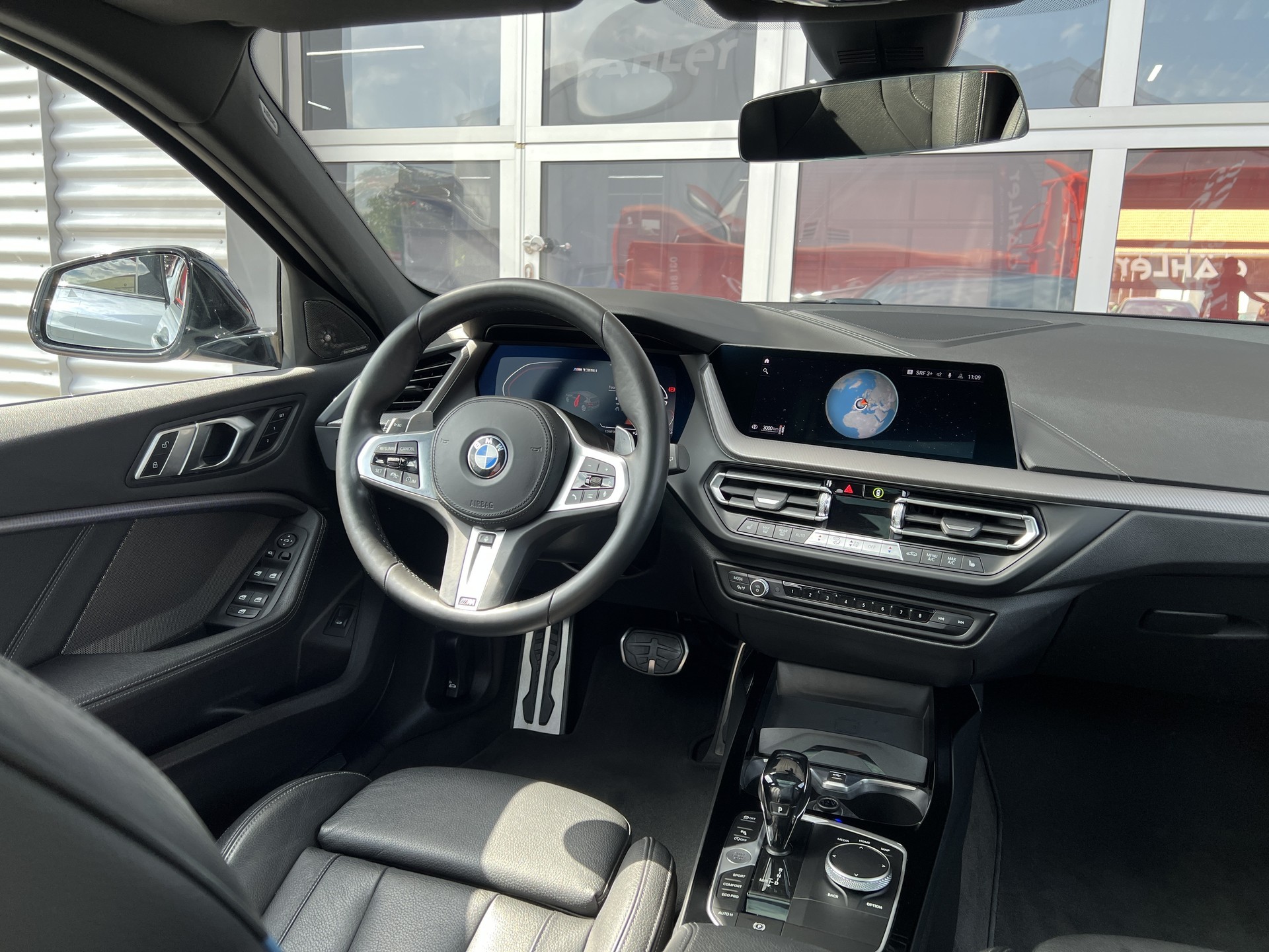 BMW M135i xDrive Steptronic-image-4