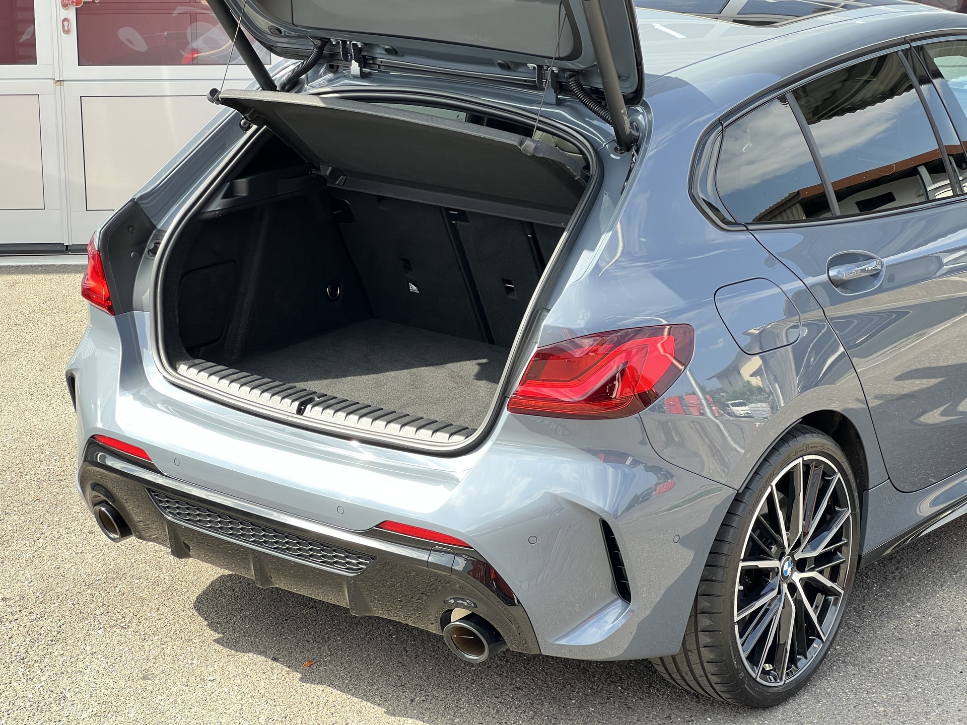 BMW M135i xDrive Steptronic-image-8