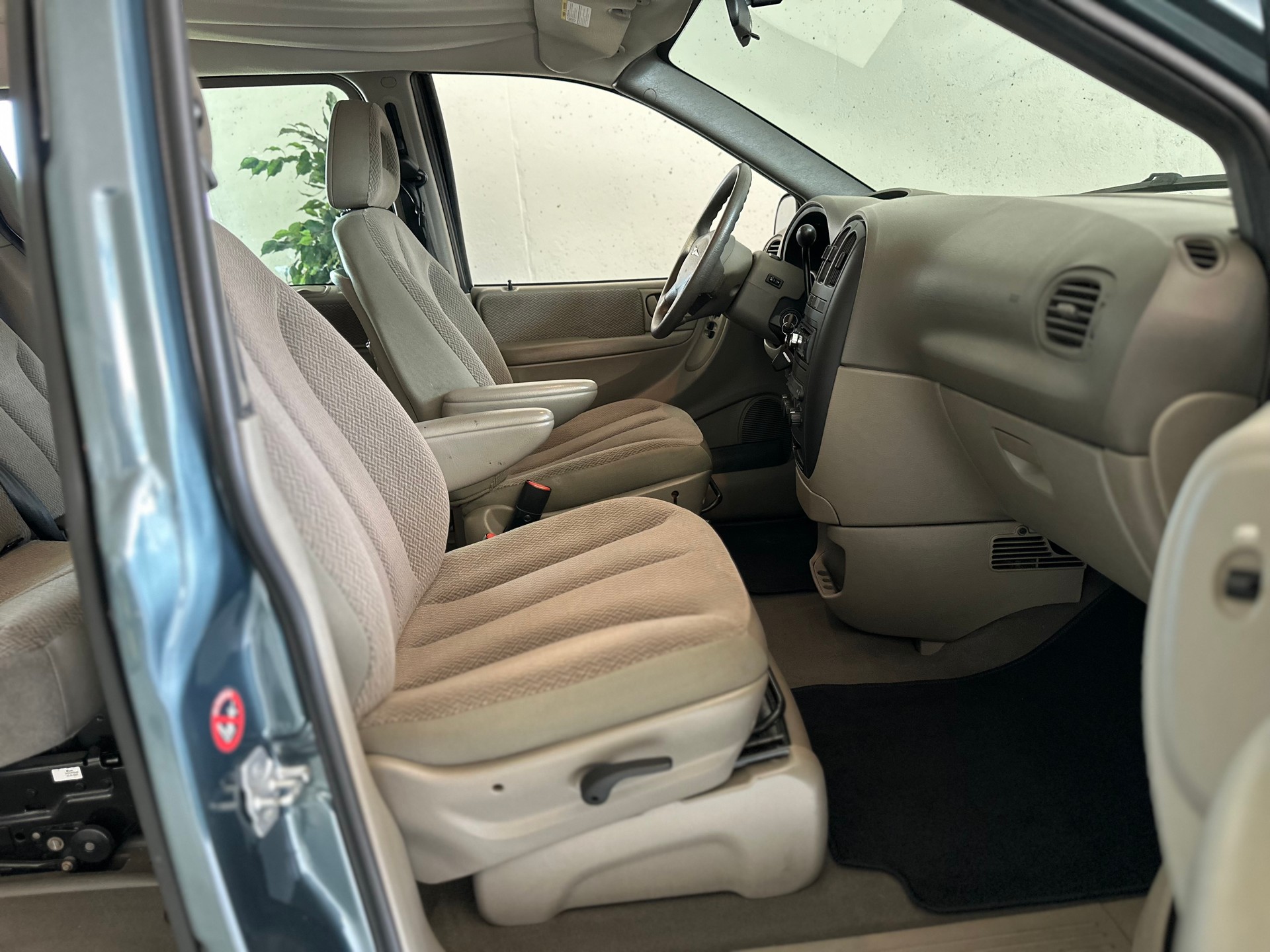 CHRYSLER Voyager 2.8 CRD SE Swiss Edition PLUS Automatic-image-9