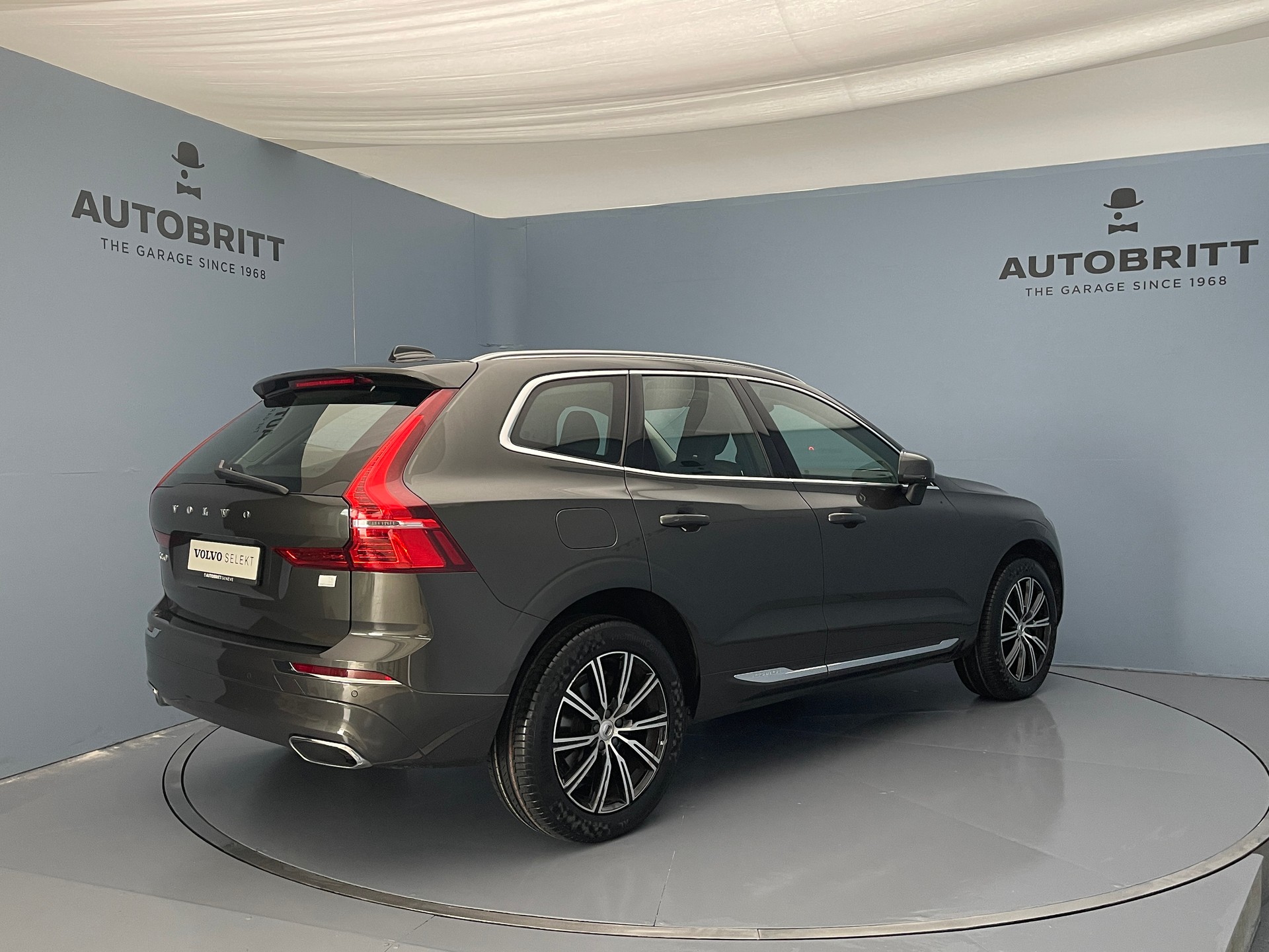 VOLVO XC60 2.0 T6 TE Inscription eAWD-image-4