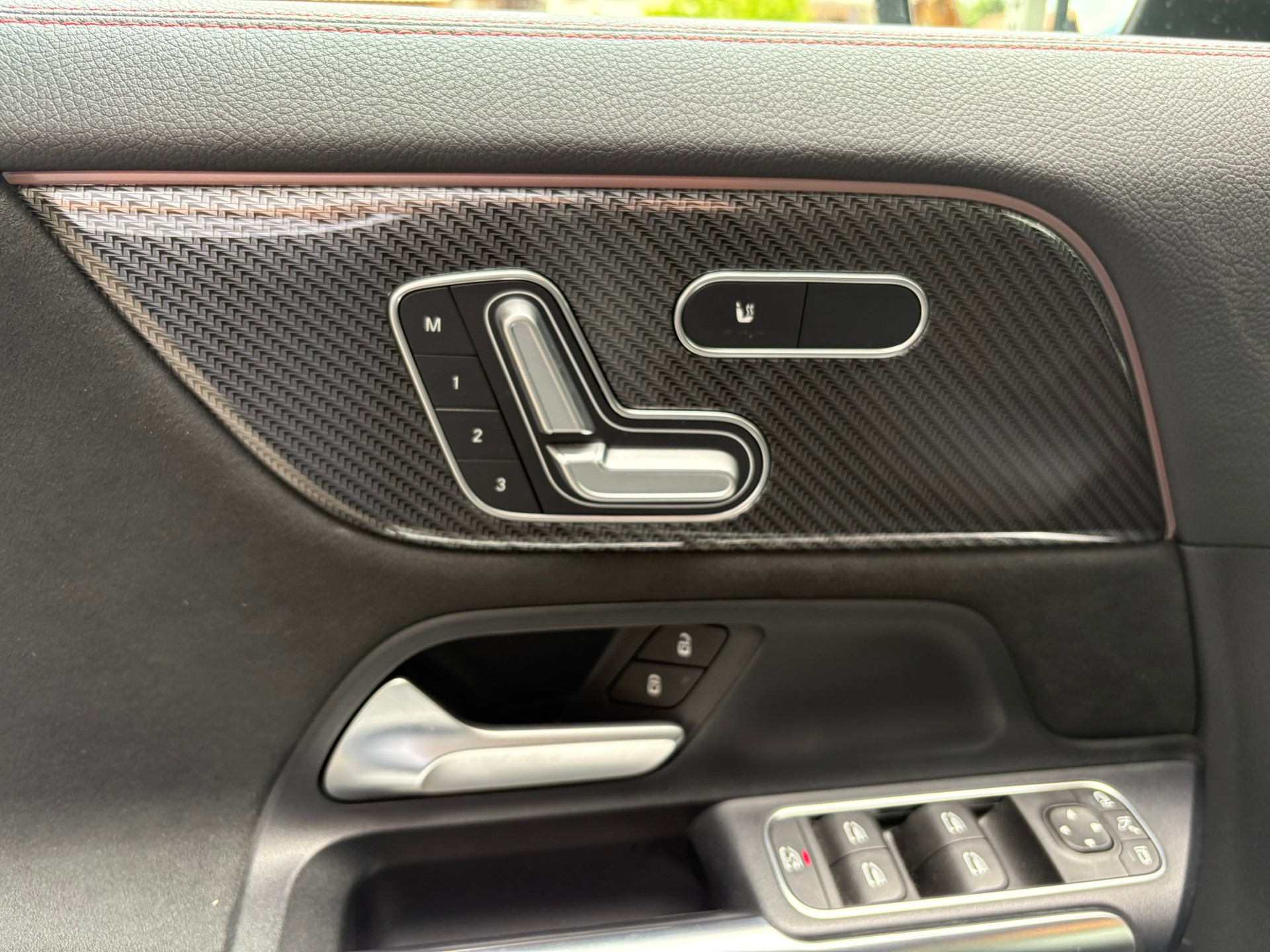 MERCEDES-BENZ GLA 250 Edition 1. 4Matic-image-11