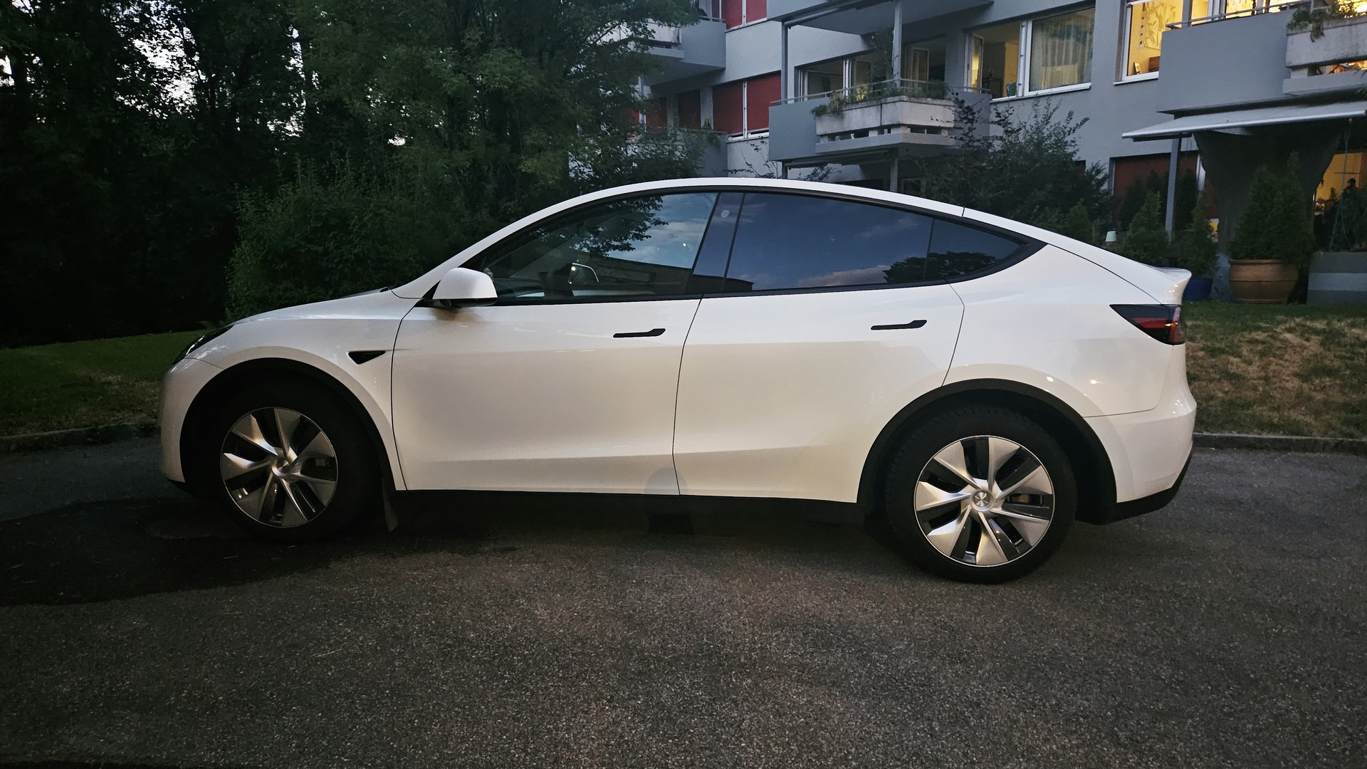 TESLA Long Range AWD-image-2