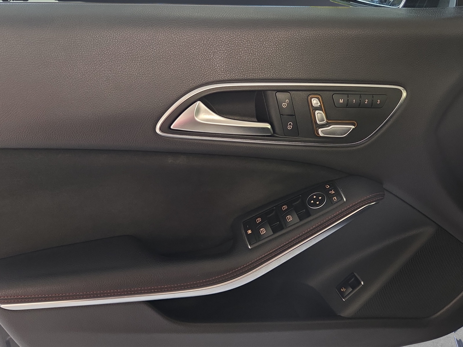 MERCEDES-BENZ CLA 250 AMG Line 4Matic-image-10