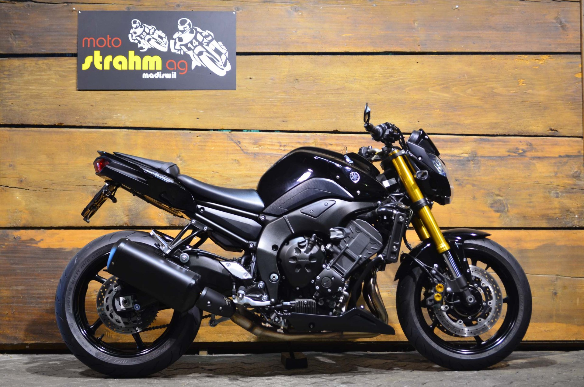 YAMAHA FZ8 N ABS-showroom-element-1