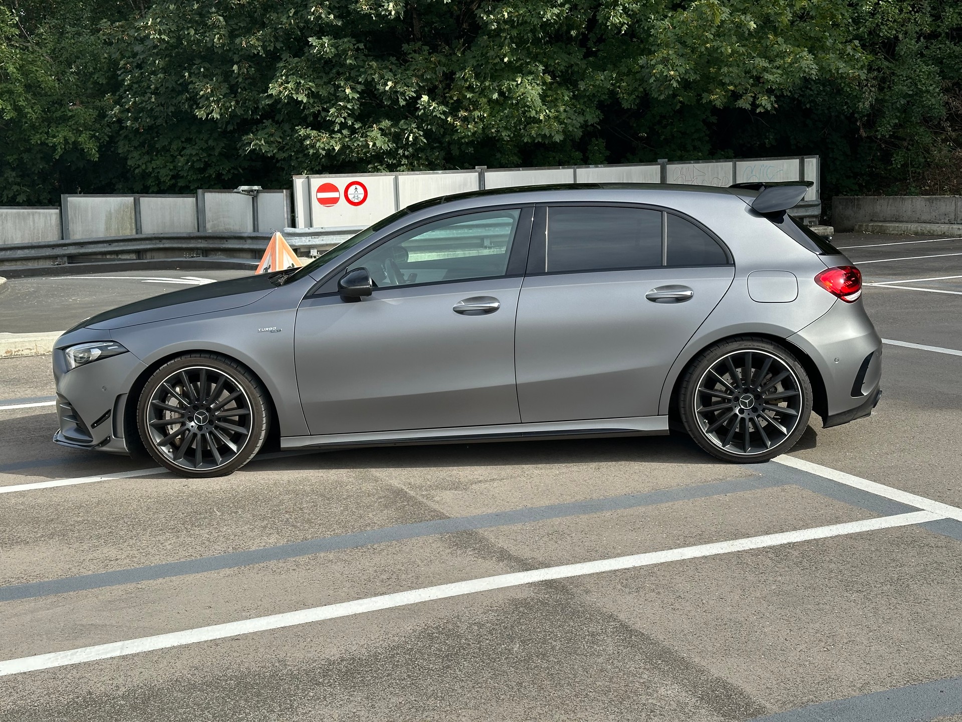 MERCEDES-BENZ A 35 AMG 4matic-image-5
