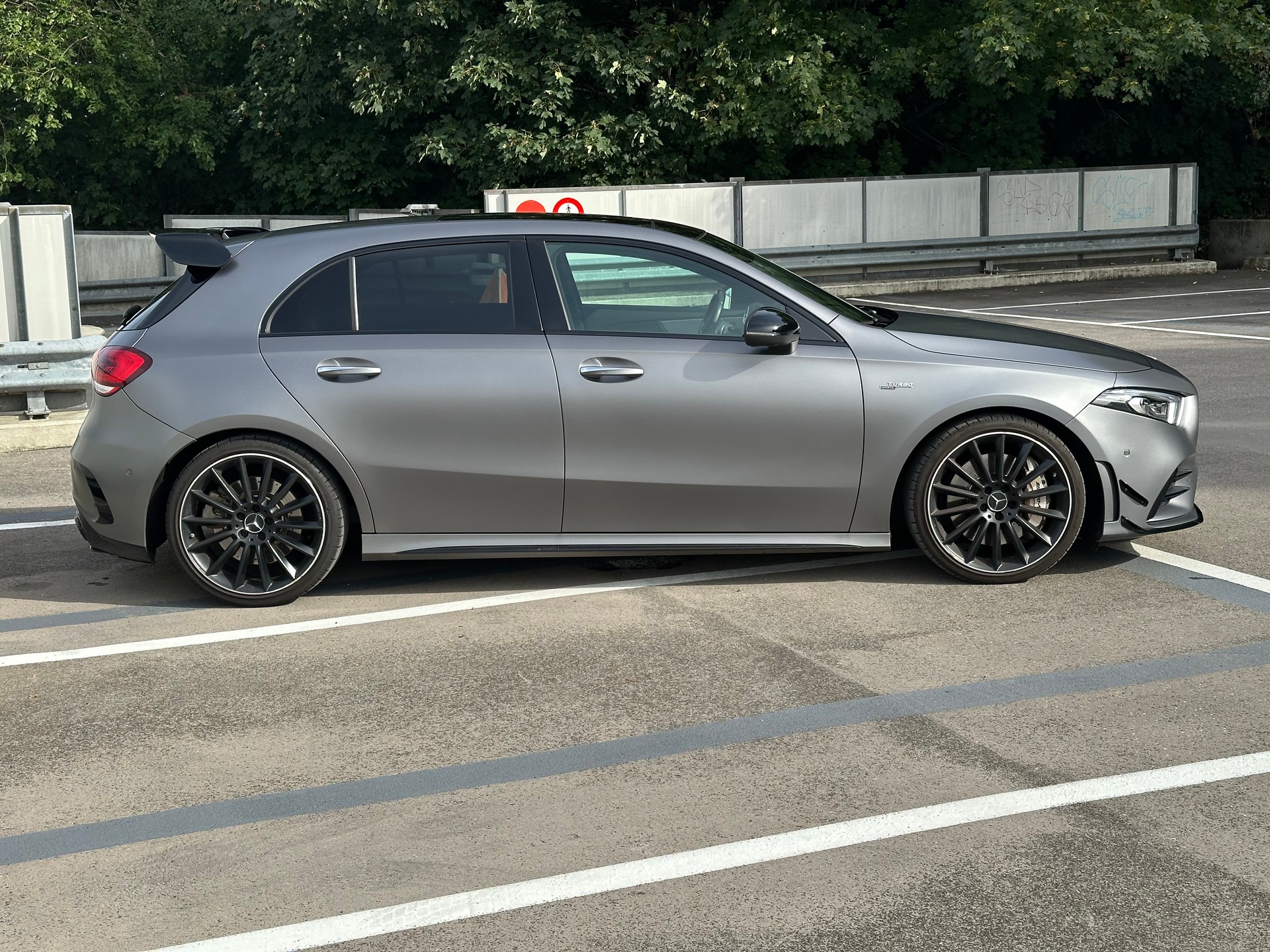 MERCEDES-BENZ A 35 AMG 4matic-image-4