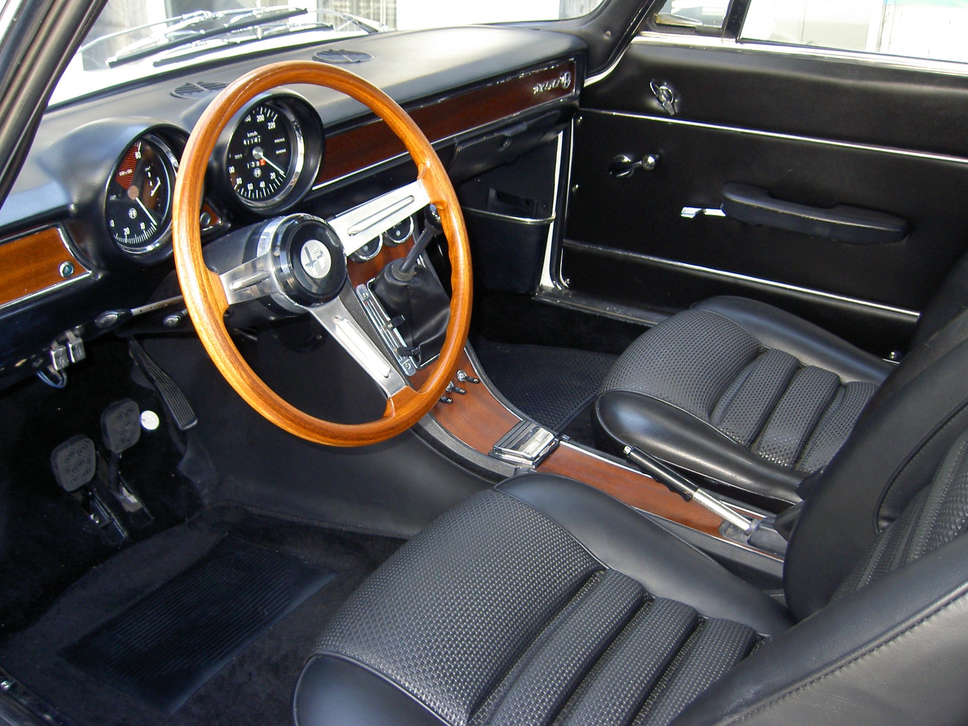 ALFA ROMEO 1750 GTV (1. Serie)-image-8